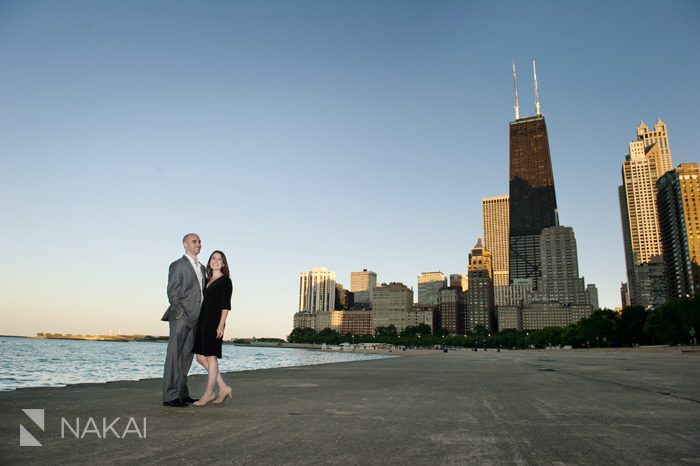 chicago engagement picture - chicago skyline