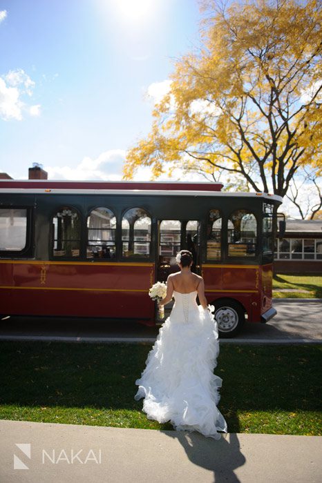 chicago trolley wedding picture