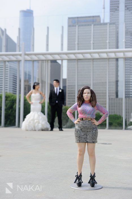 chicago modern wing wedding picture millennium park