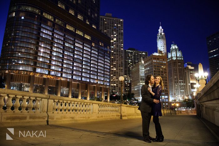 chicago engagement photographer night downtown picture
