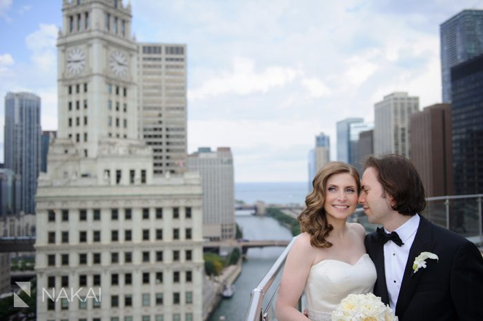 chicago river trump hotel tower wedding photo bride groom