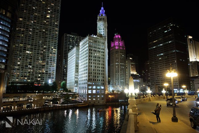 chicago engagement picture at night