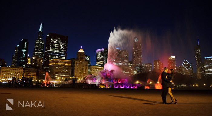 evening chicago engagement session pictures night buckingham fountain