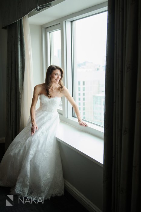 luxury four seasons chicago wedding photographer pictures staircase