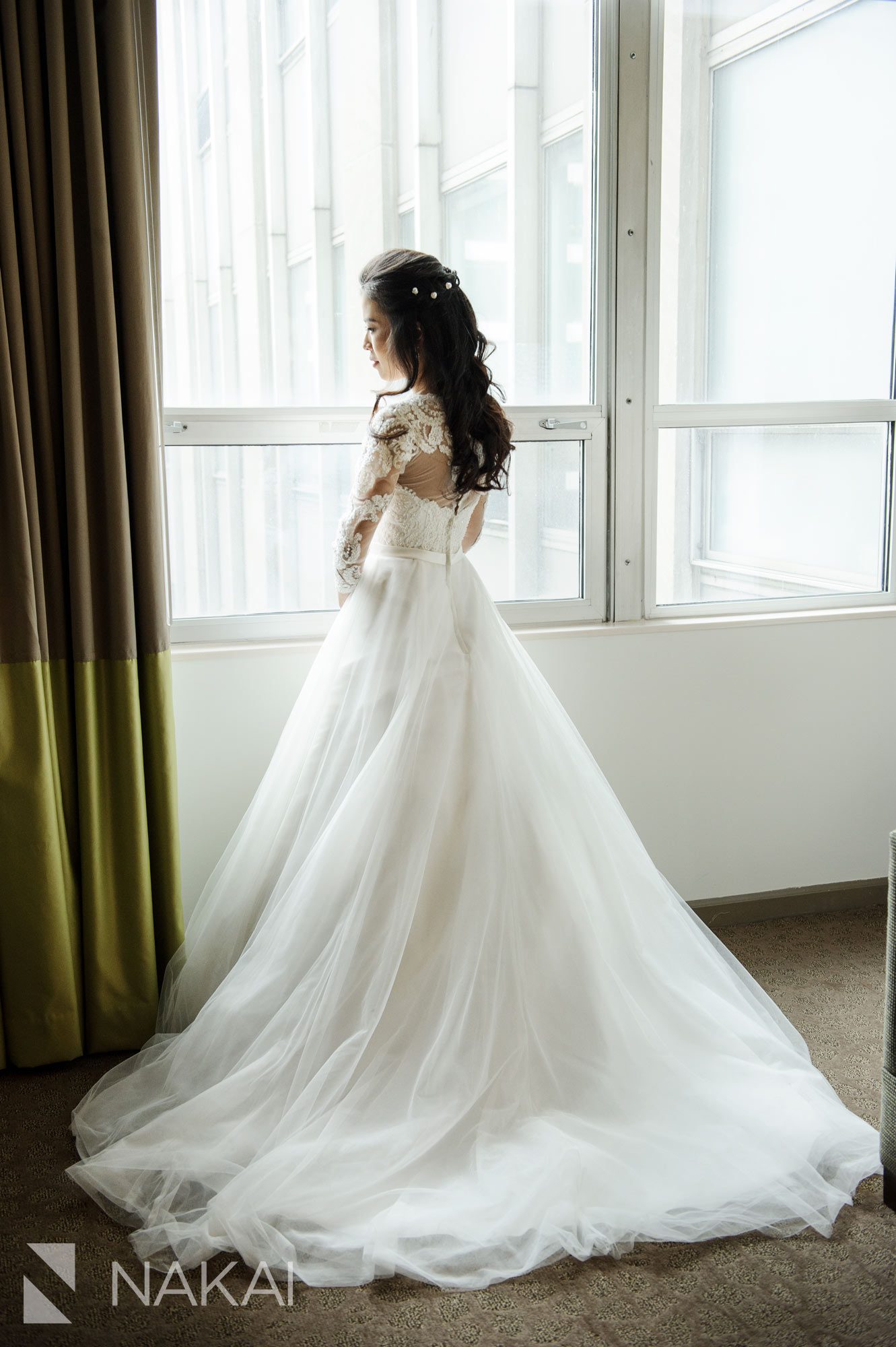 bride intercontinental magnificent mile wedding photographer chicago getting ready