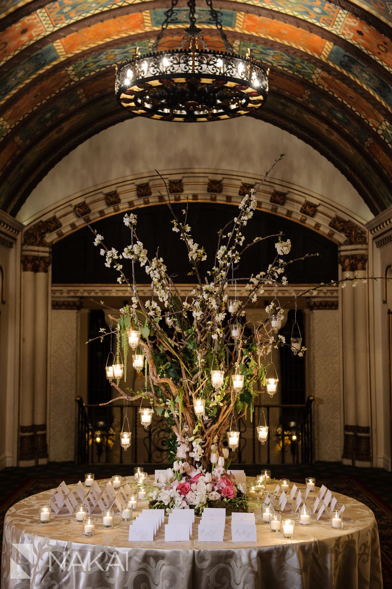 intercontinental magnificent mile wedding photo chicago hall of lions wedding escort card table