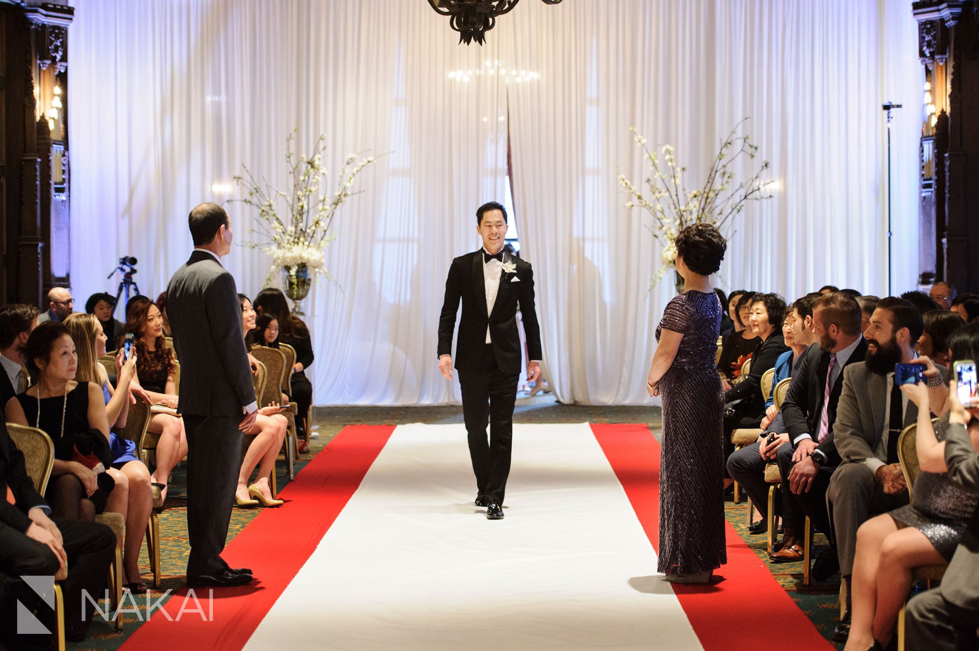 intercontinental magnificent mile wedding photo chicago hall of lions wedding ceremony