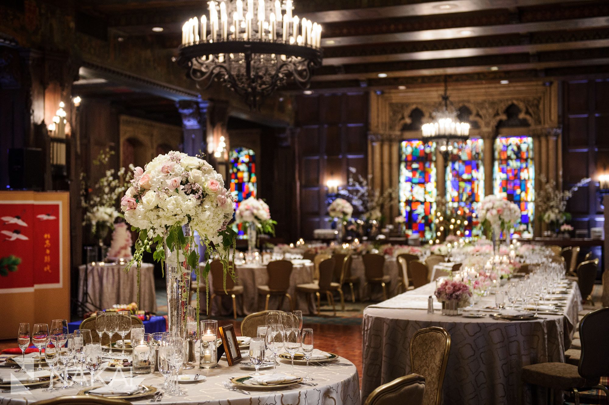 intercontinental mag mile wedding photo chicago hall of lions wedding reception table