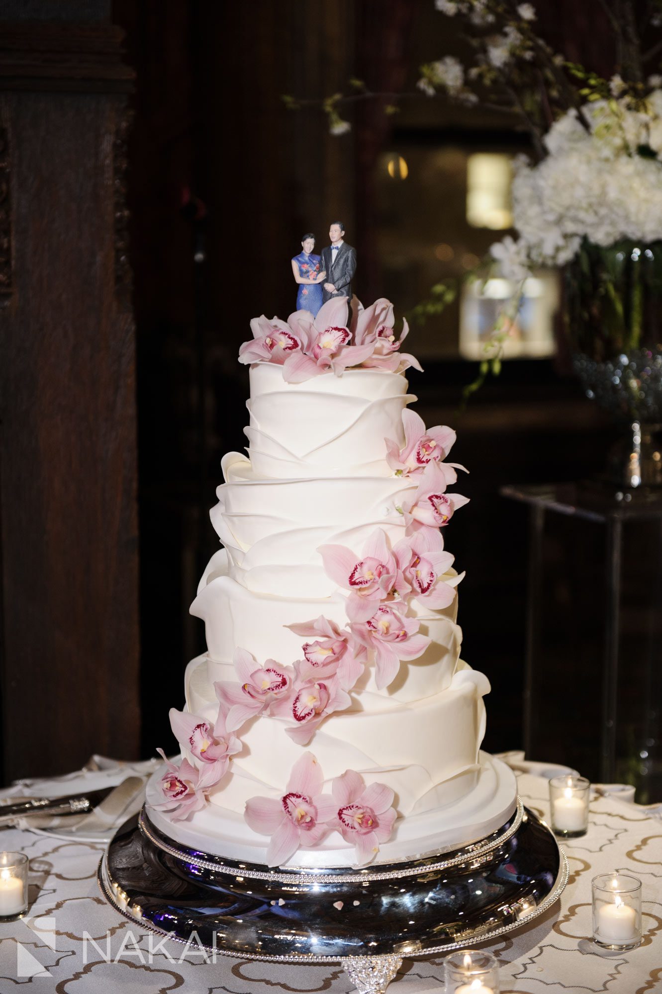 intercontinental mag mile wedding photographer chicago hall of lions wedding reception cake