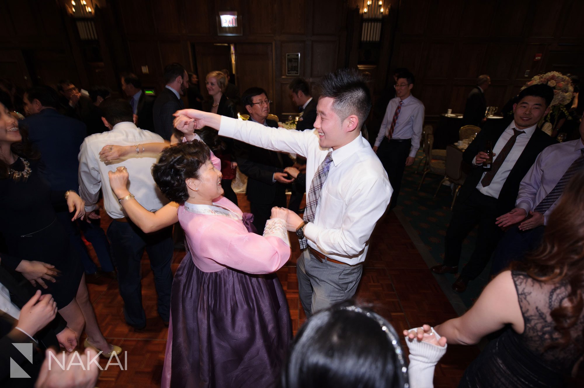 Intercontinental-Magnificent-Mile-wedding-reception-pictures-nakai-photography-57