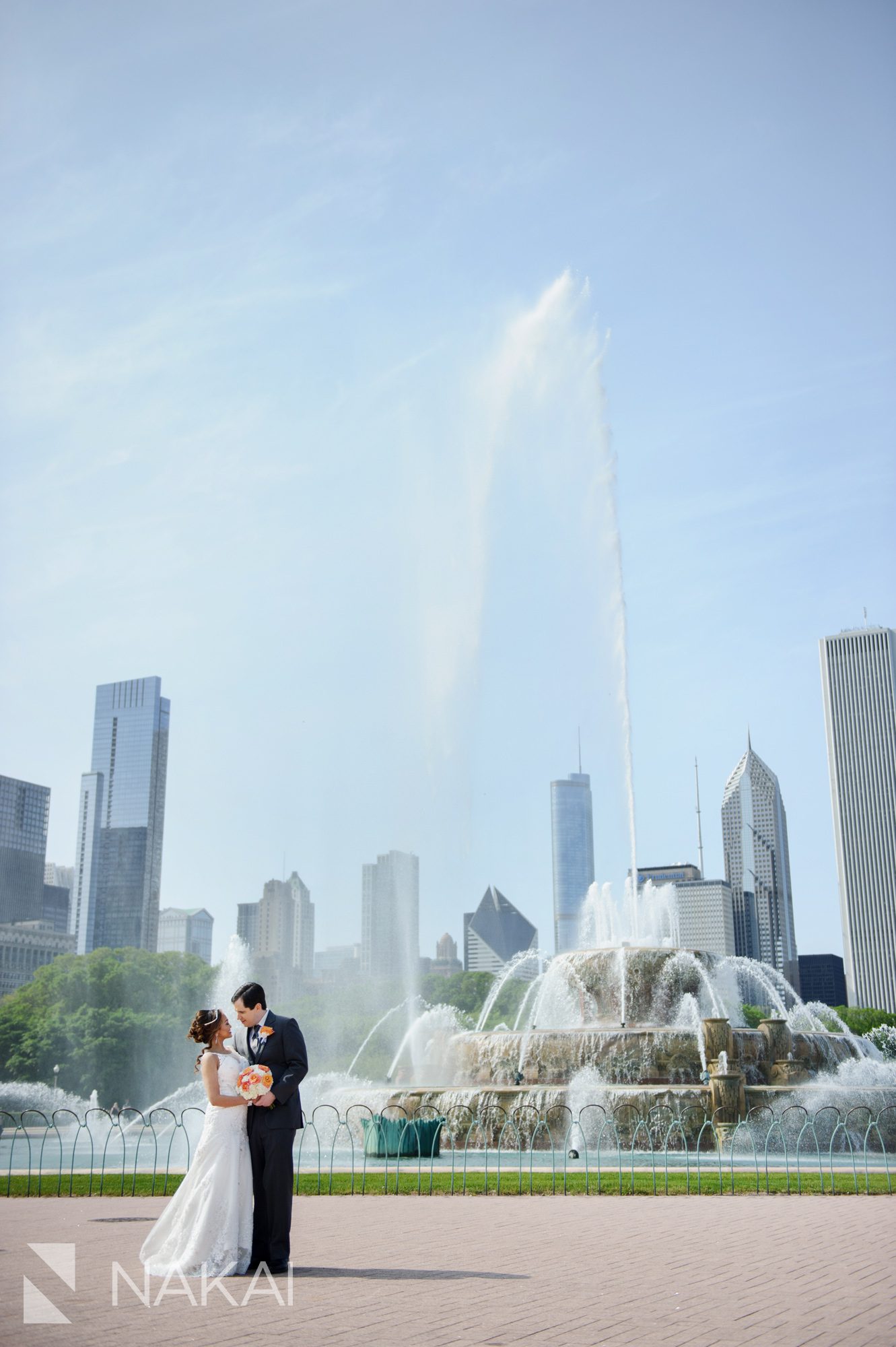 chicago buckingham fountain wedding photo