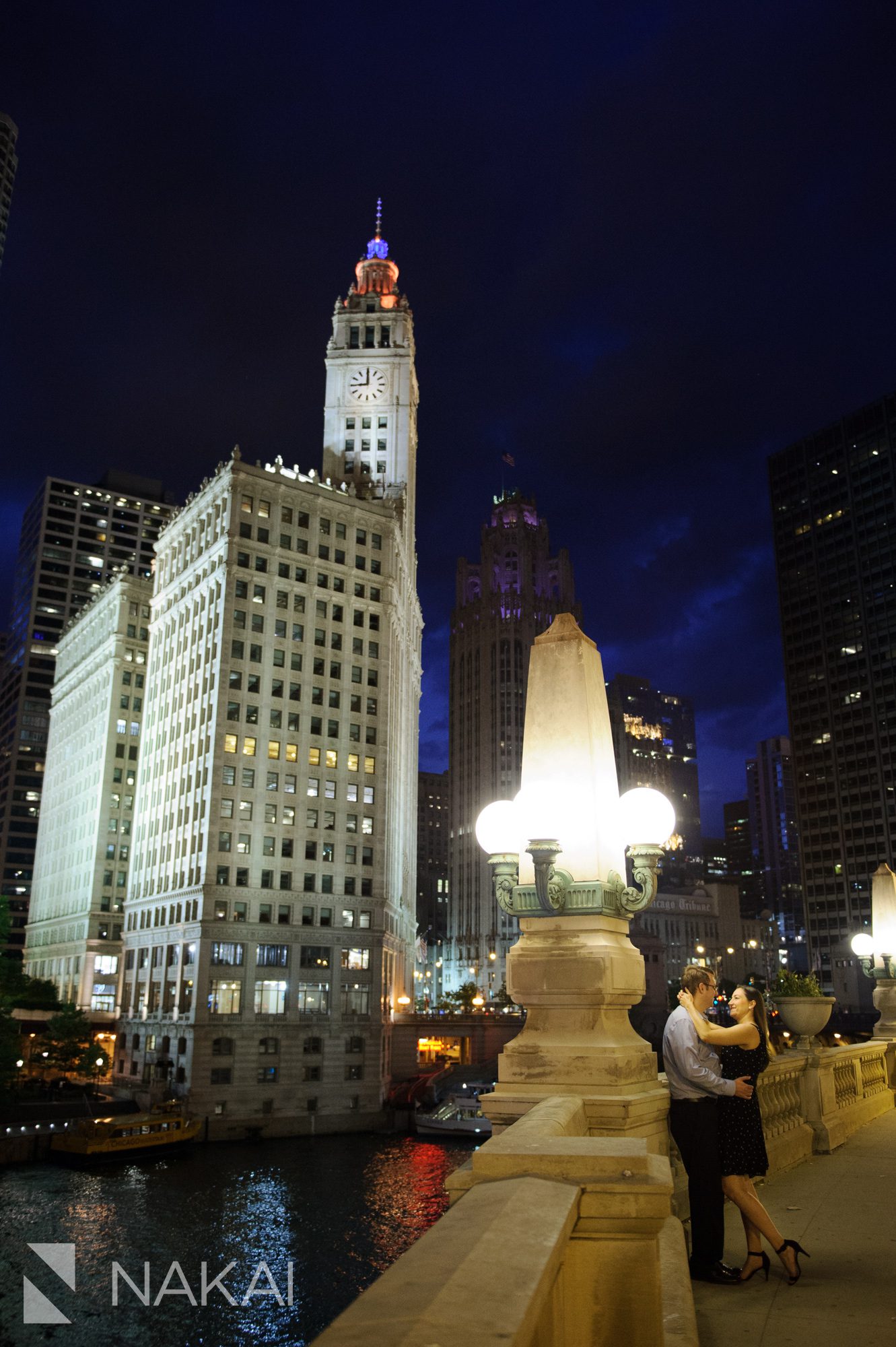 chicago engagement pictures at night time