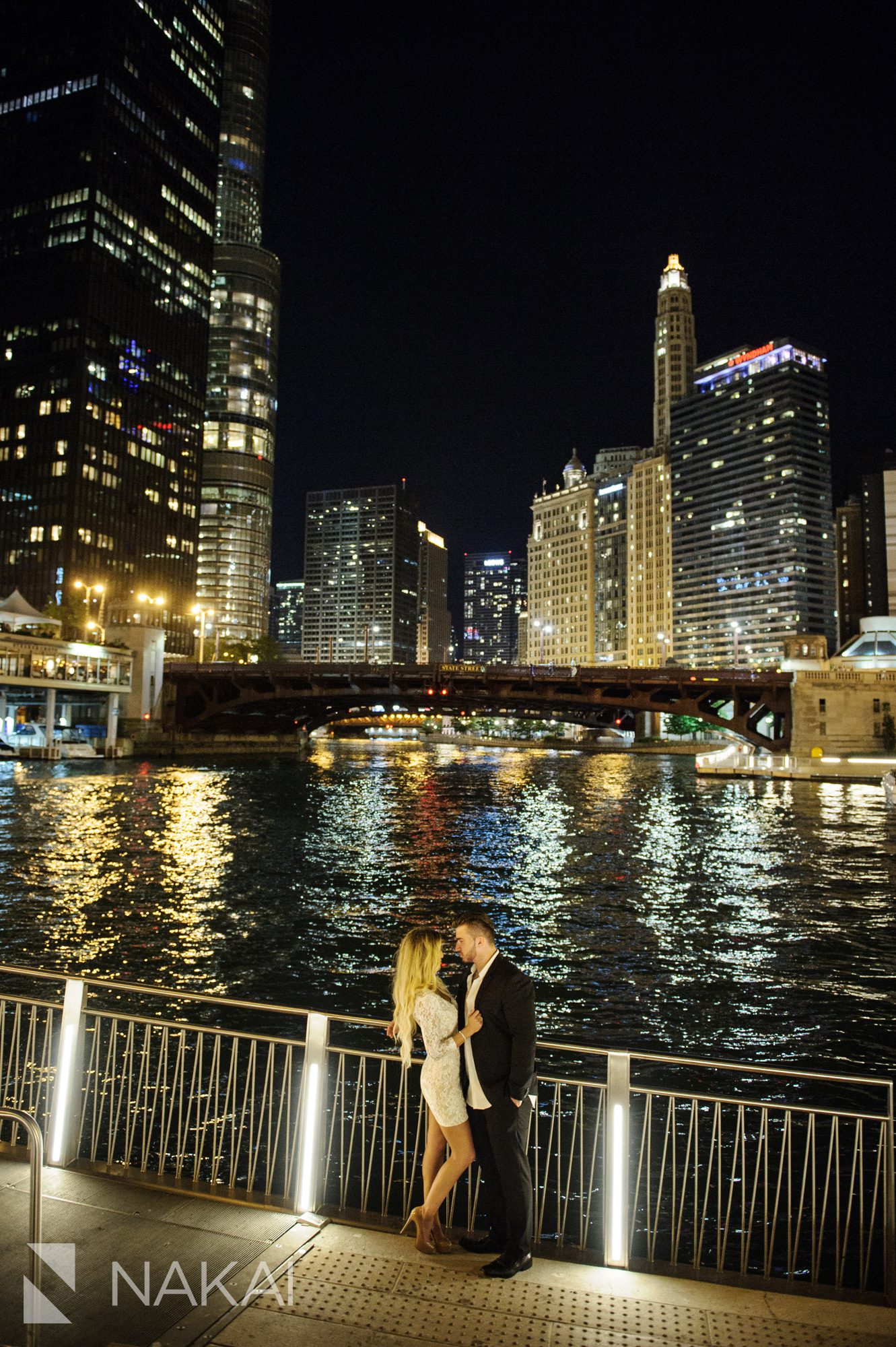 top night chicago photo spots engagement pictures