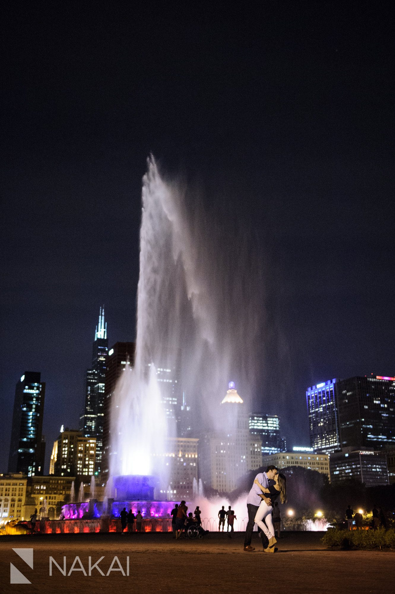 buckingham fountain best chicago engagement photo locations 