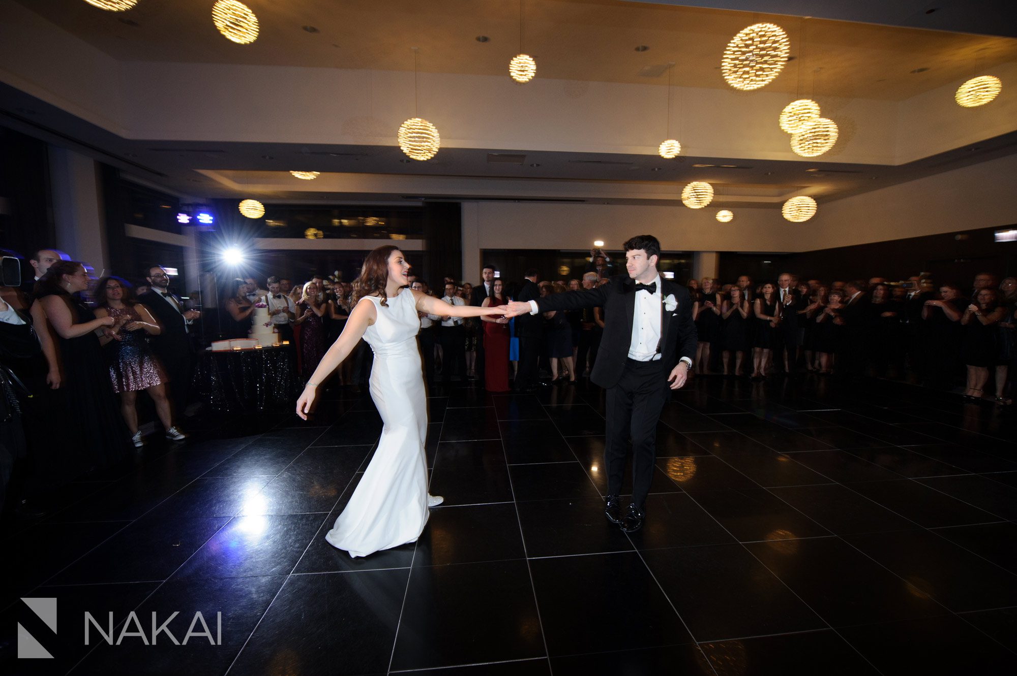 chicago radisson blu wedding photographer first dance