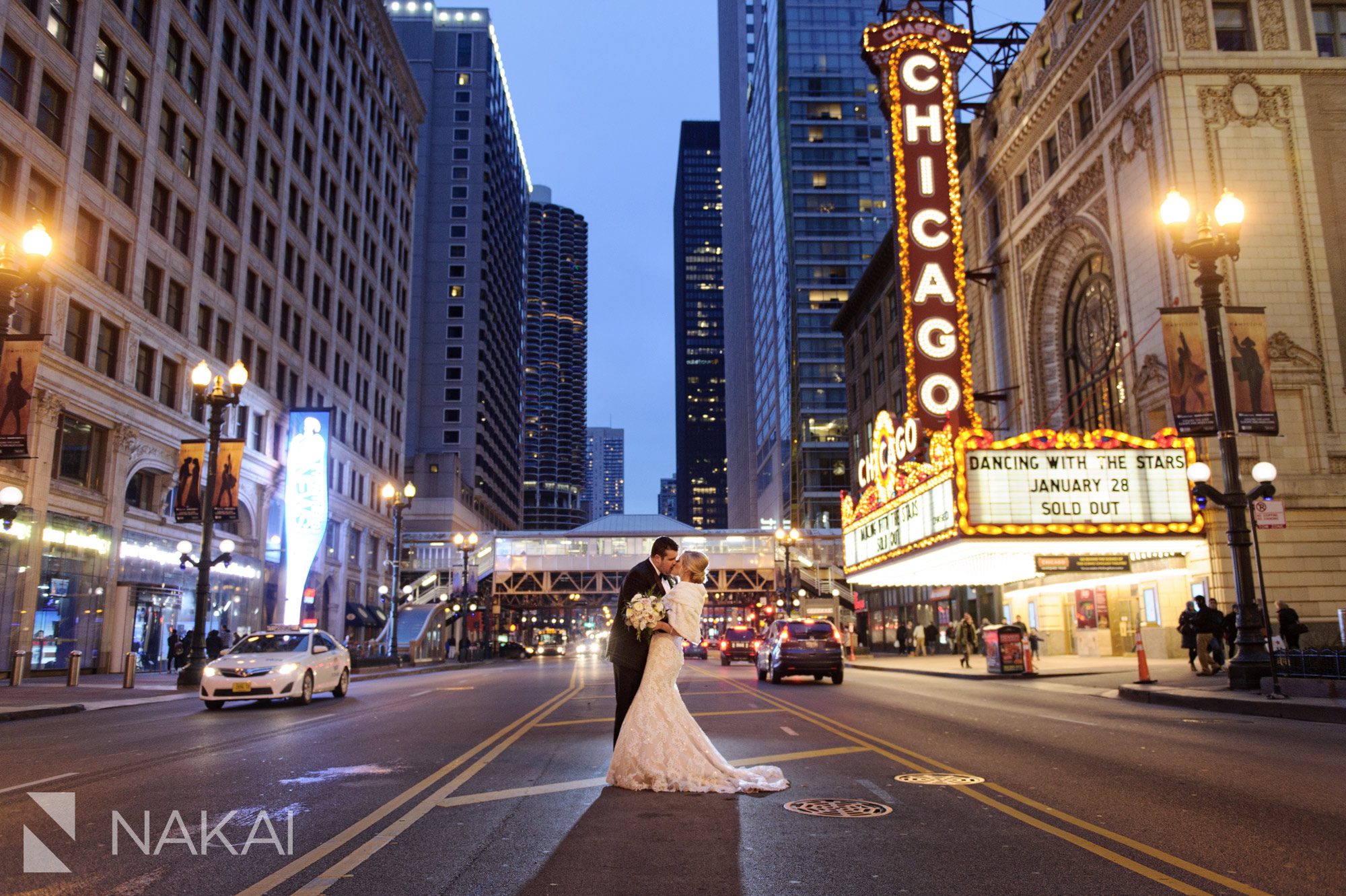 state street chicago sign wedding picture 