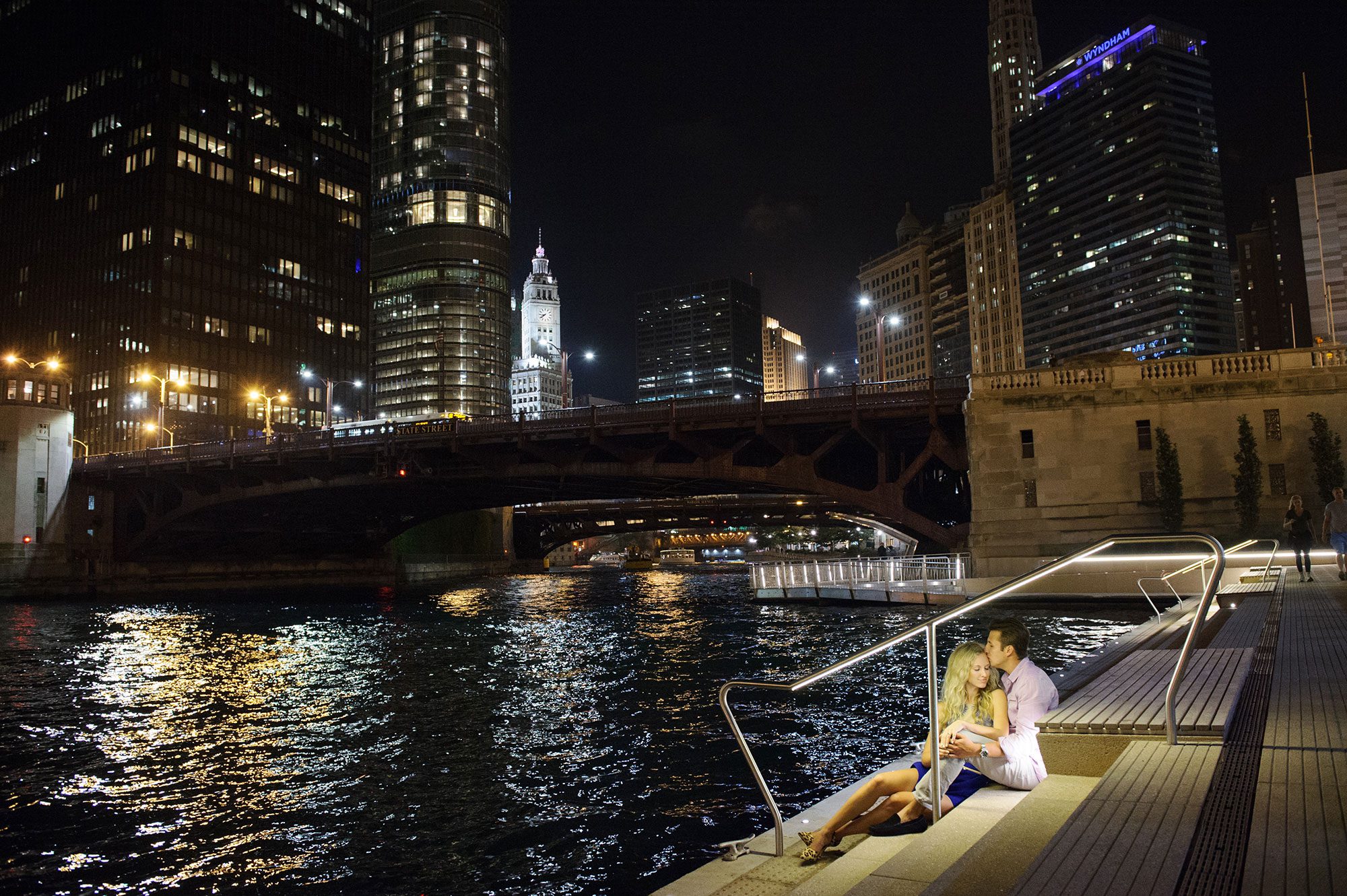 chicago riverwalk engagement photo night best spot location