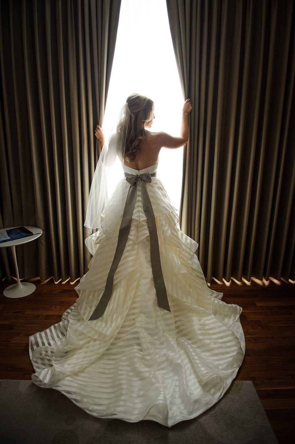 top chicago wedding pictures bride langham