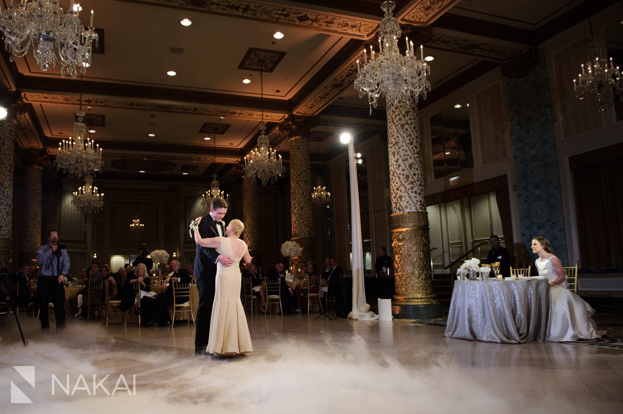drake chicago luxury wedding photographer dancing fog machine