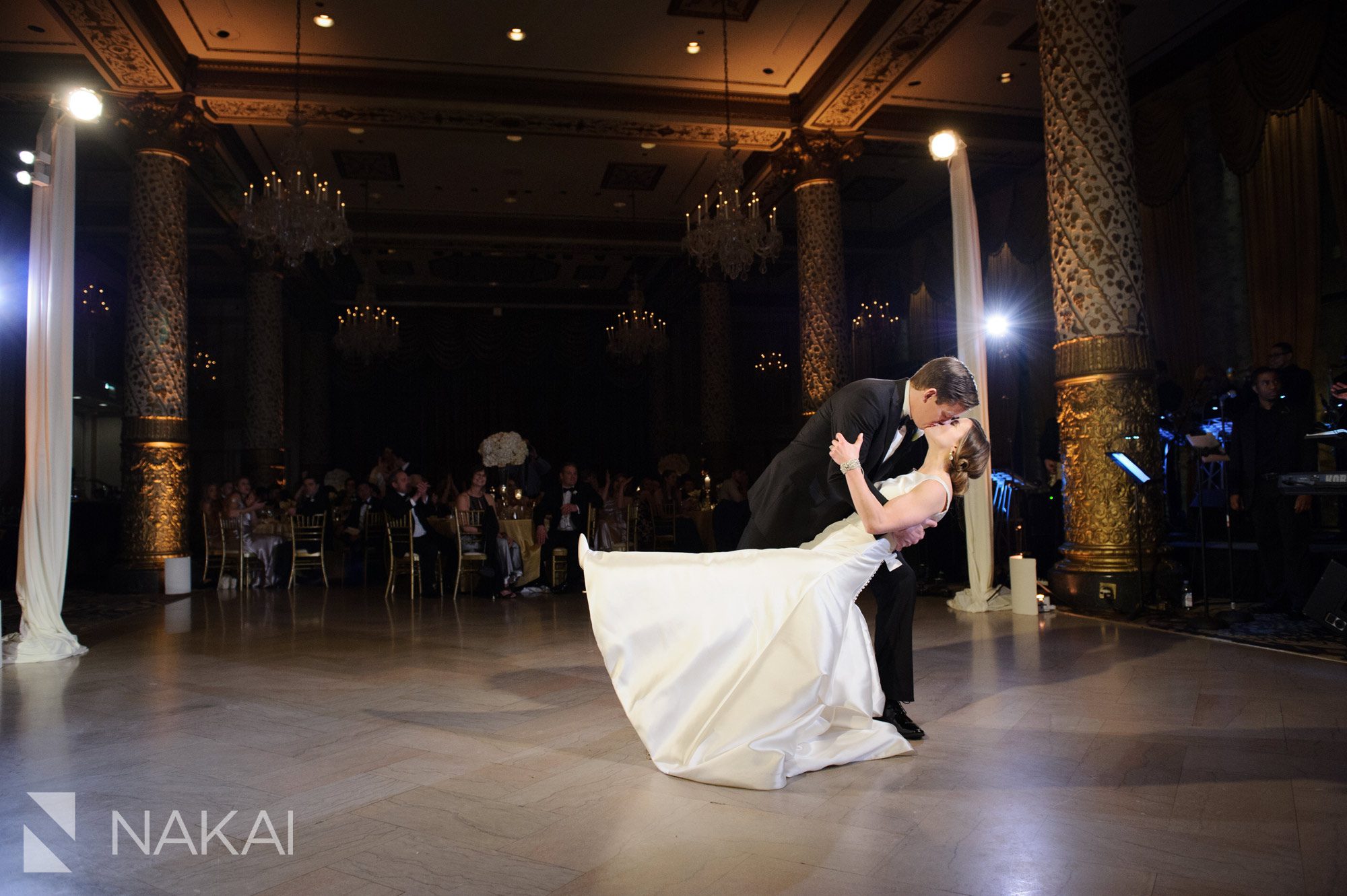 best drake chicago luxury wedding pictures first dance
