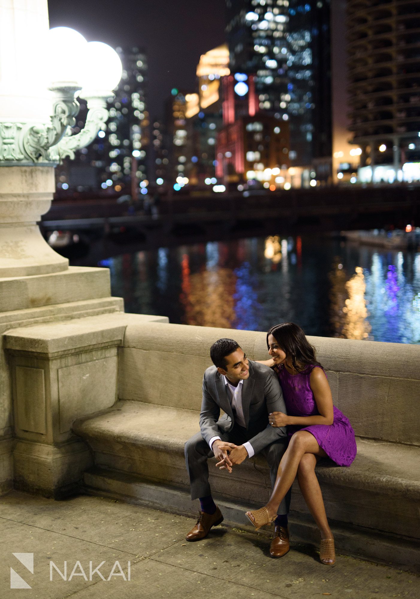 best Chicago engagement spot photos night riverwalk