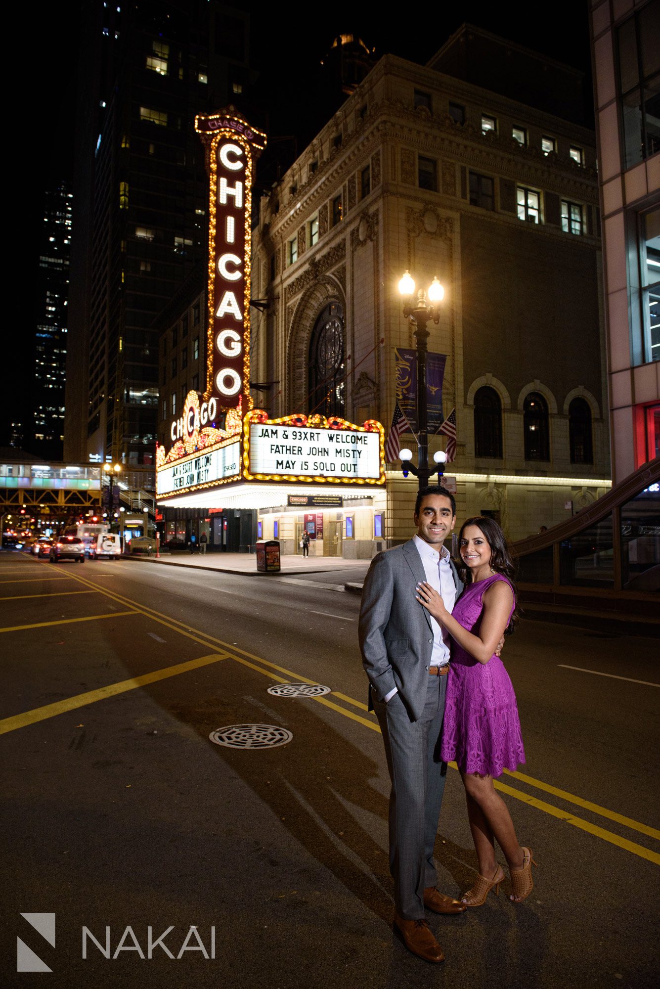 best Chicago engagement spot photos night theater marquee state street