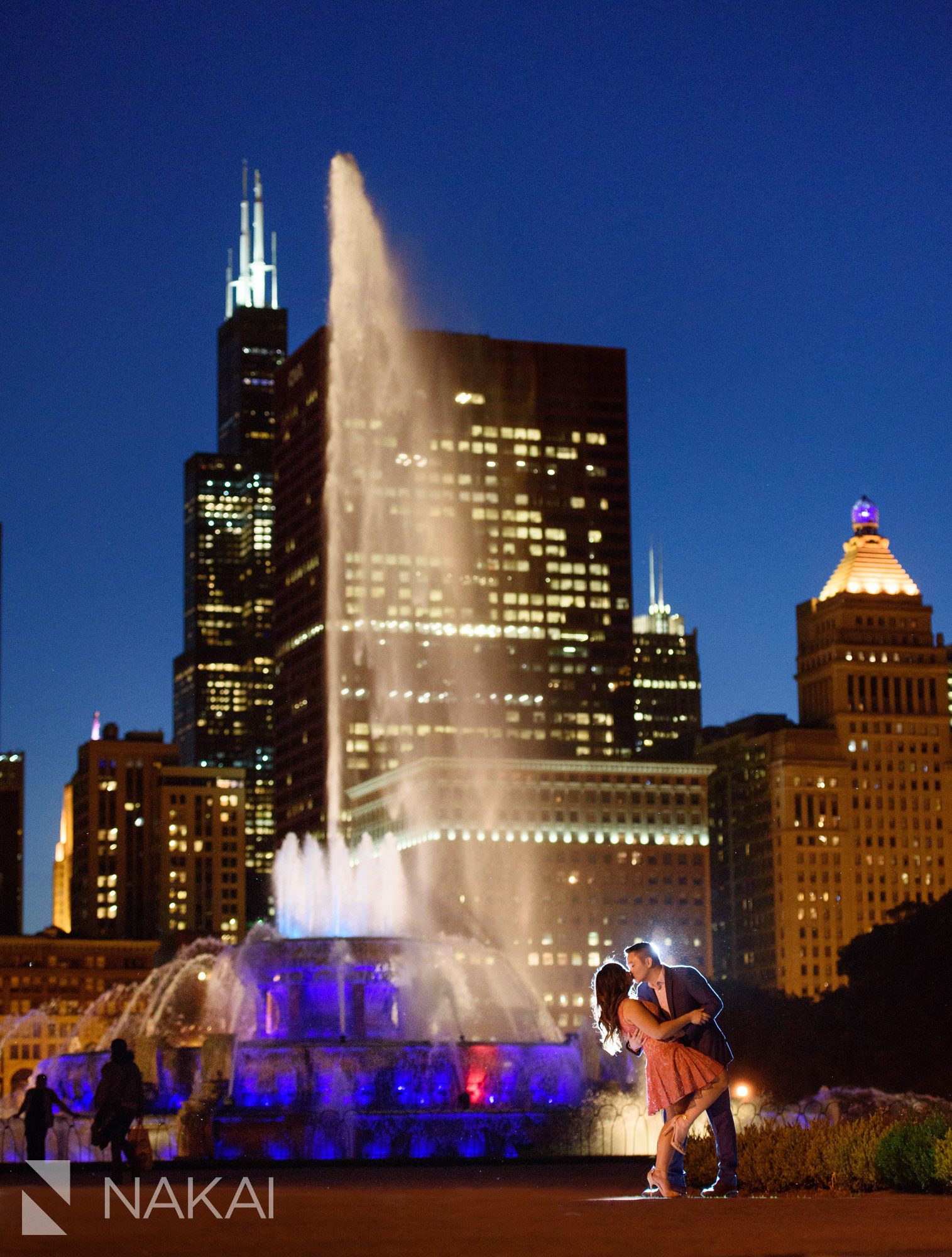 Buckingham fountain best Chicago engagement photo location