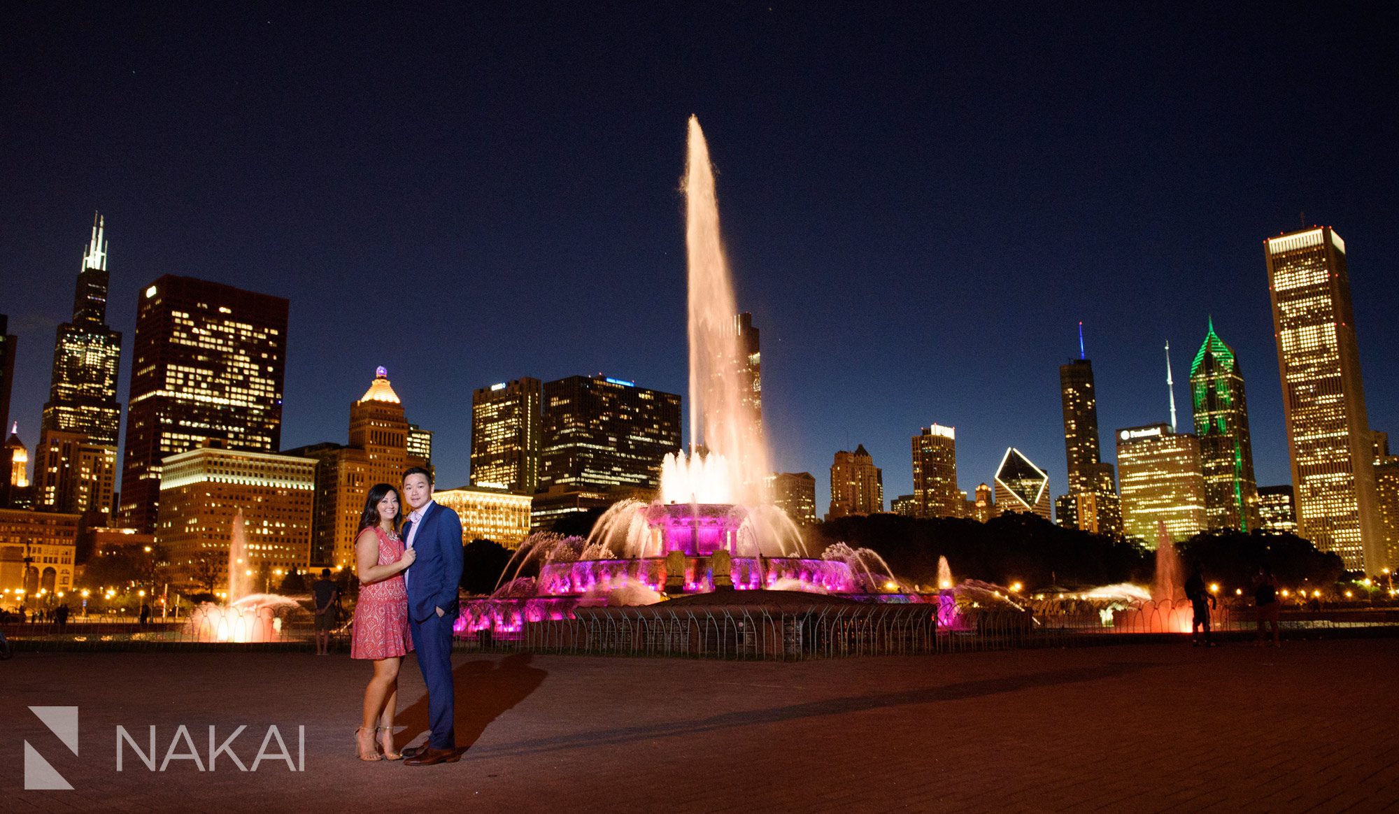 Buckingham fountain top Chicago engagement photo location