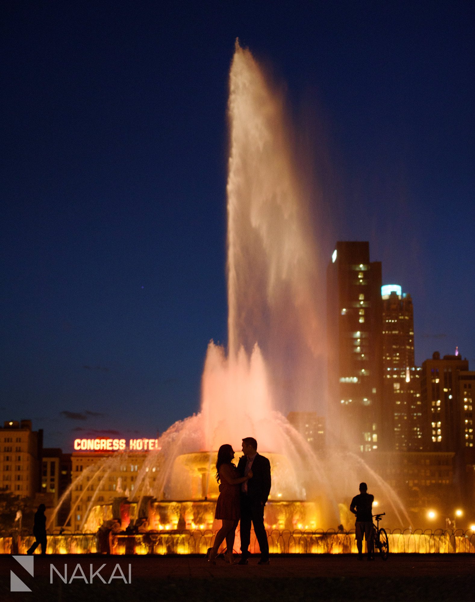 top Chicago engagement photo location Buckingham fountain 