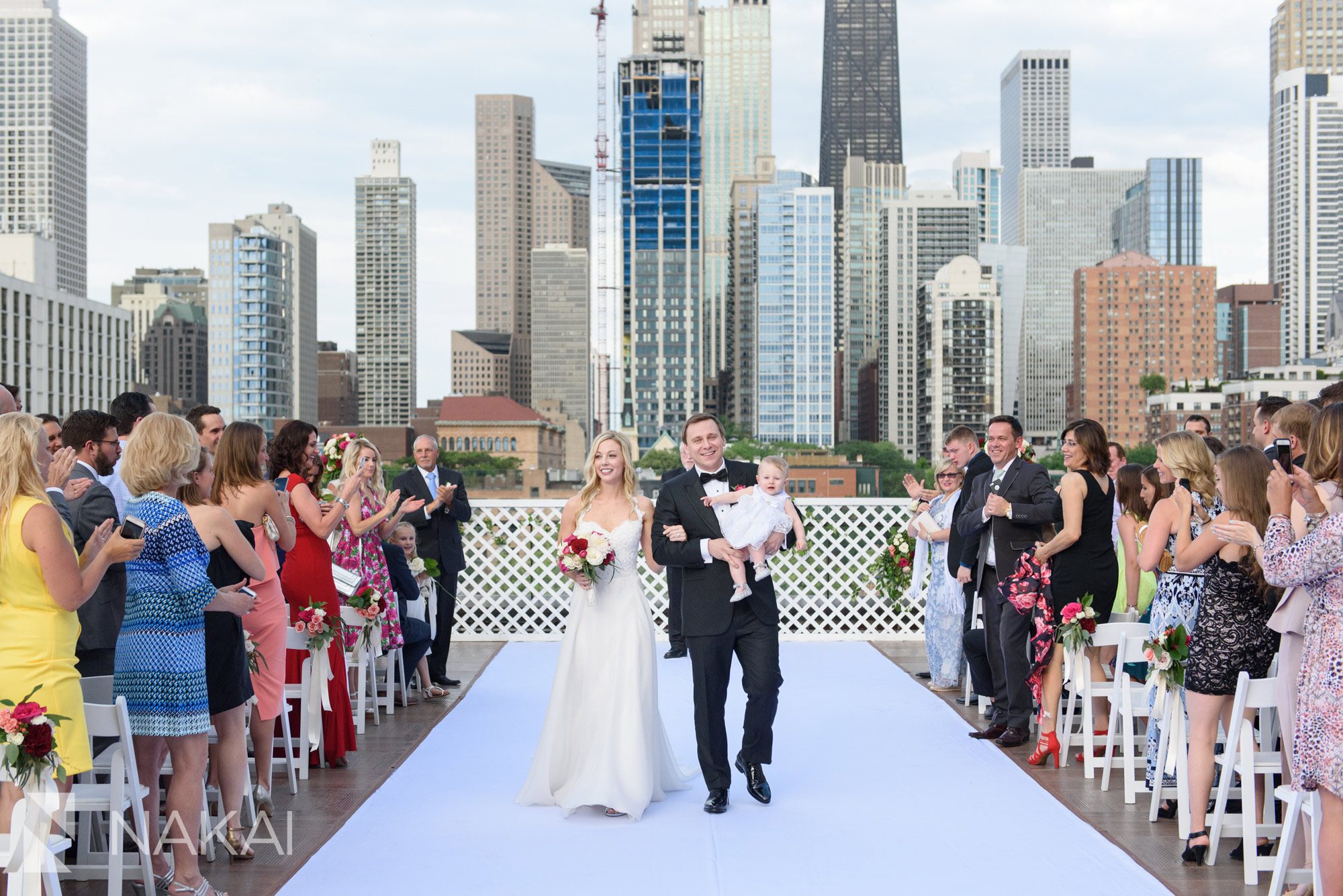 rooftop Chicago wedding photo skyline picture