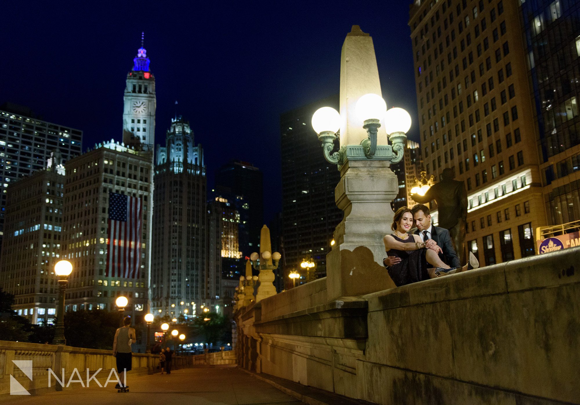 amazing Chicago engagement photos night time riverwalk