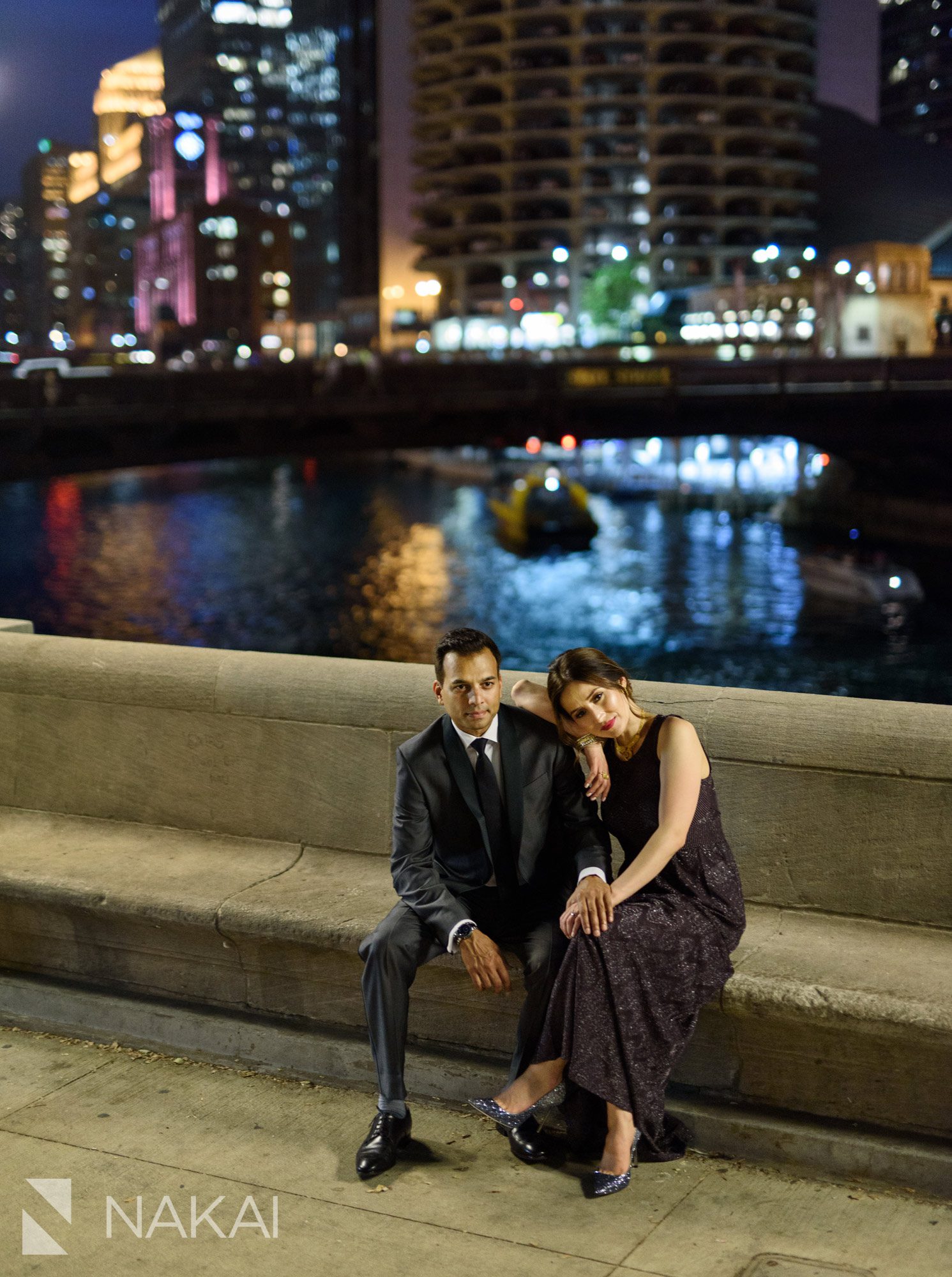 amazing Chicago engagement pictures night time riverwalk