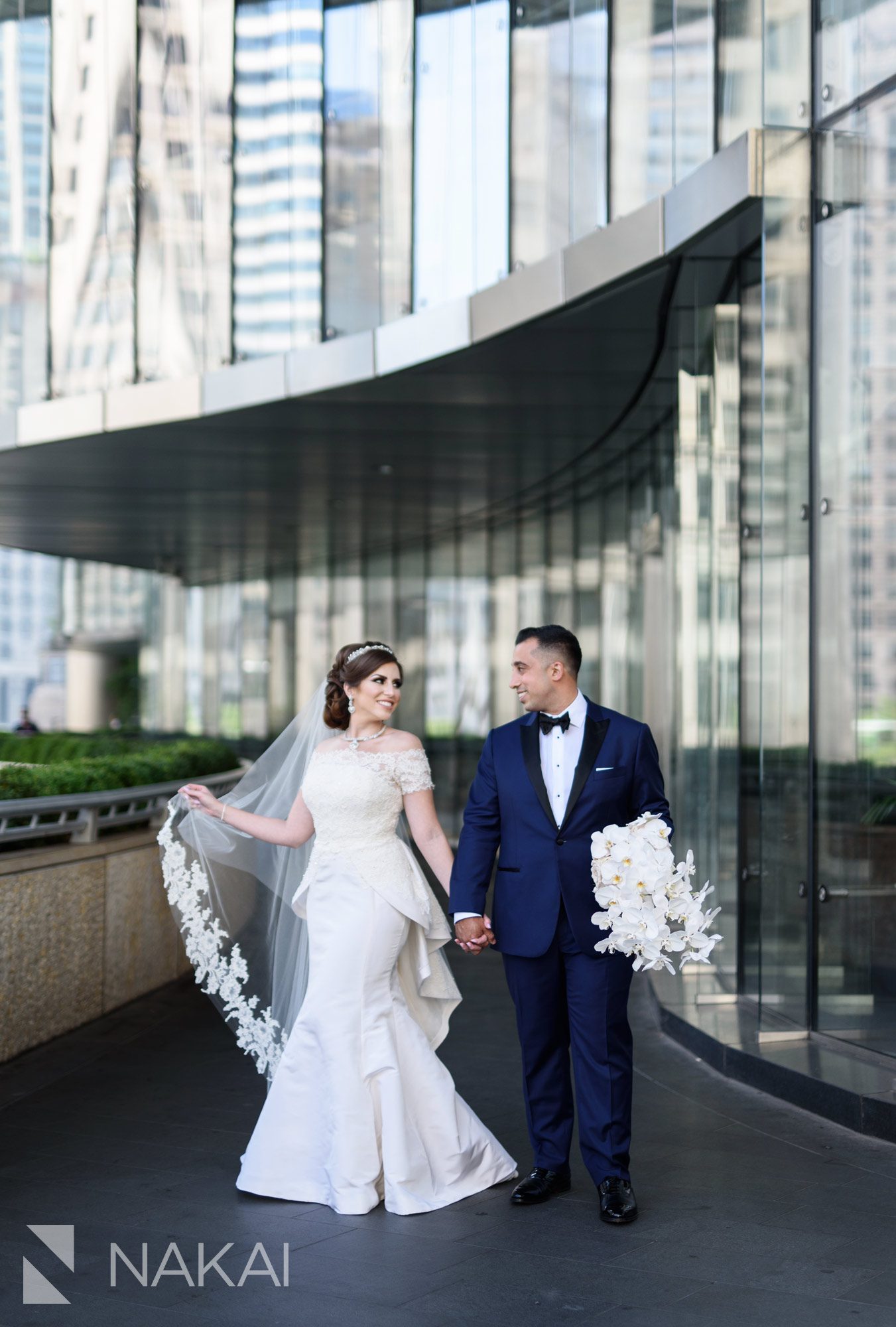 best Chicago wedding photo locations riverwalk