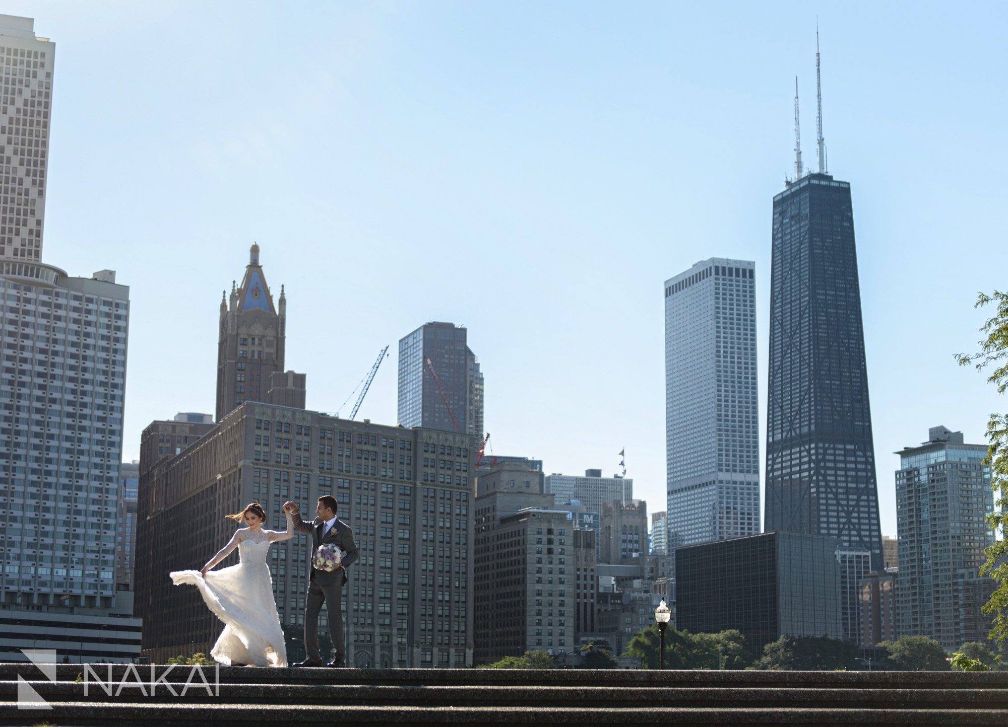 downtown Chicago wedding photo skyline olive park