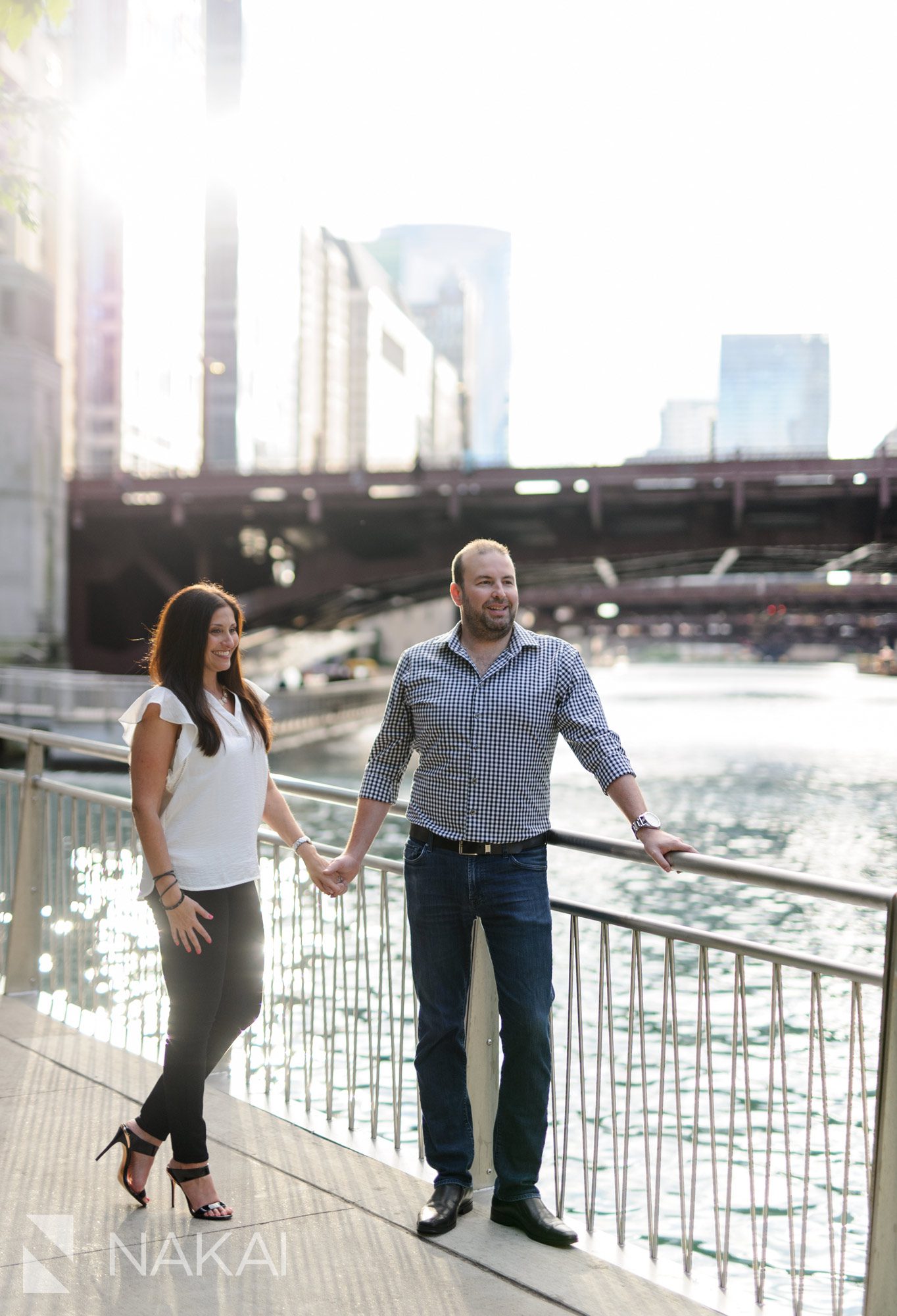 downtown Chicago engagement picture riverwalk