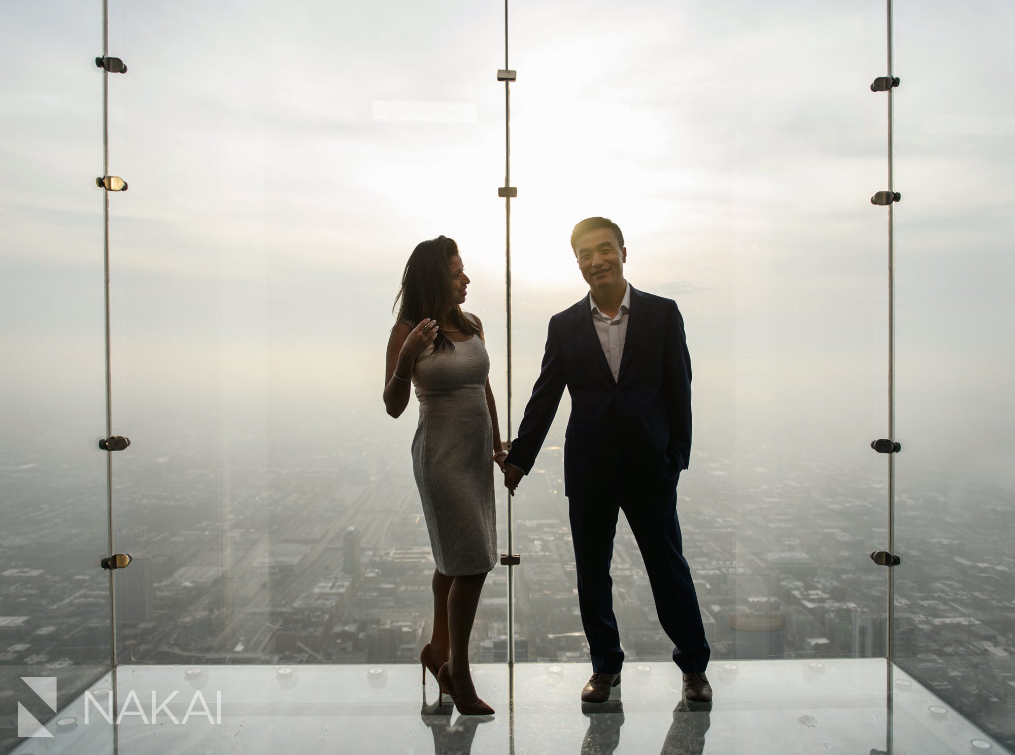 willis tower engagement pictures chicago skydeck