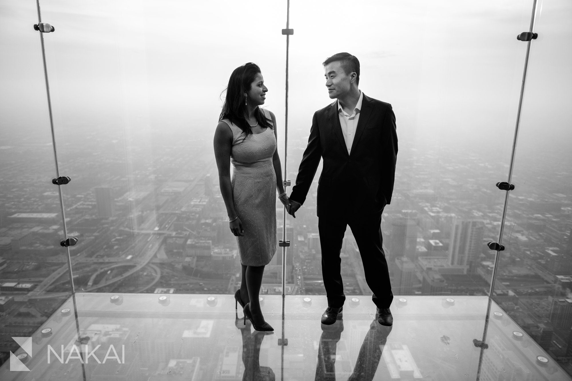 skydeck willis tower engagement pictures chicago