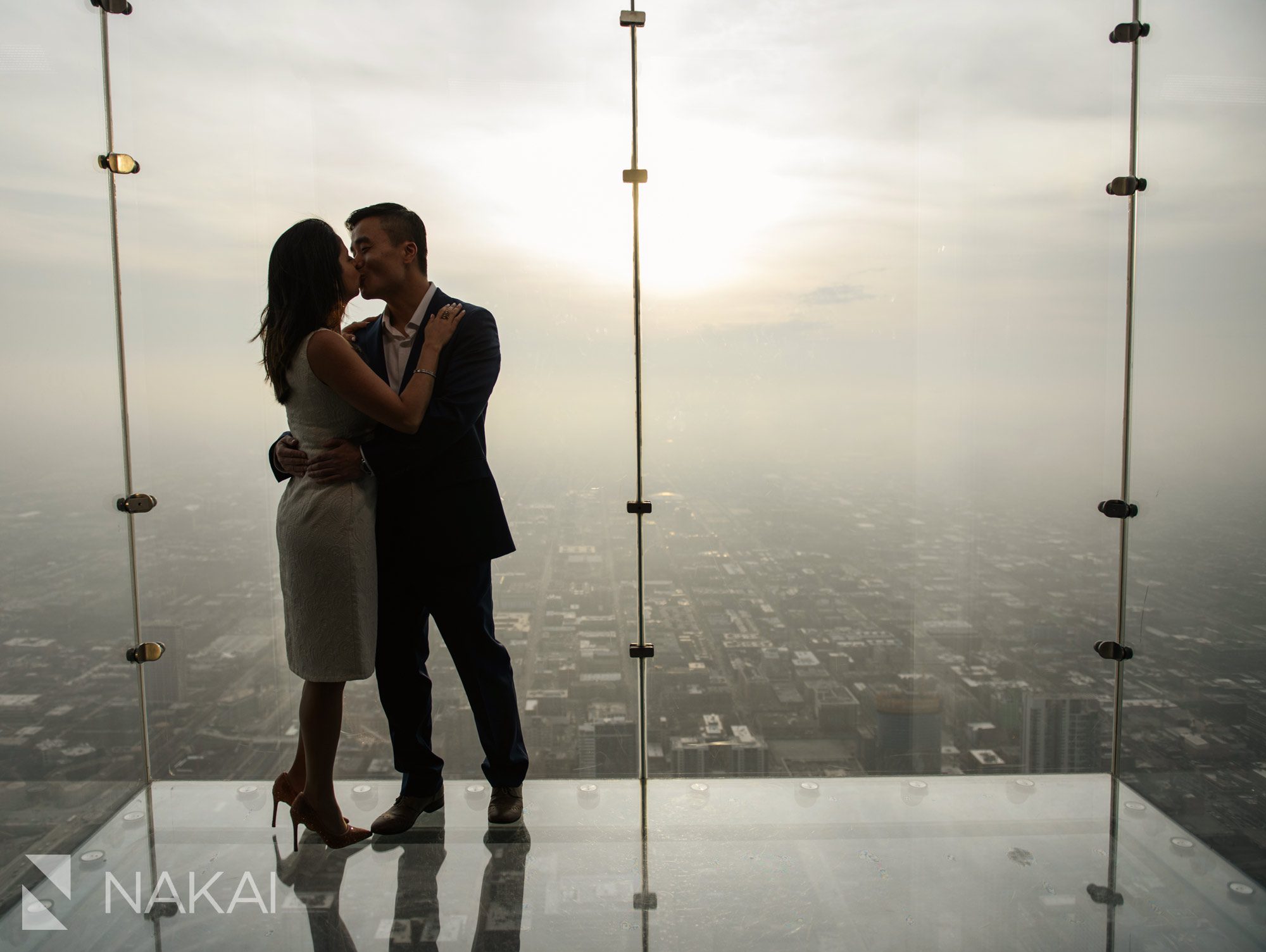 willis tower engagement images chicago skydeck