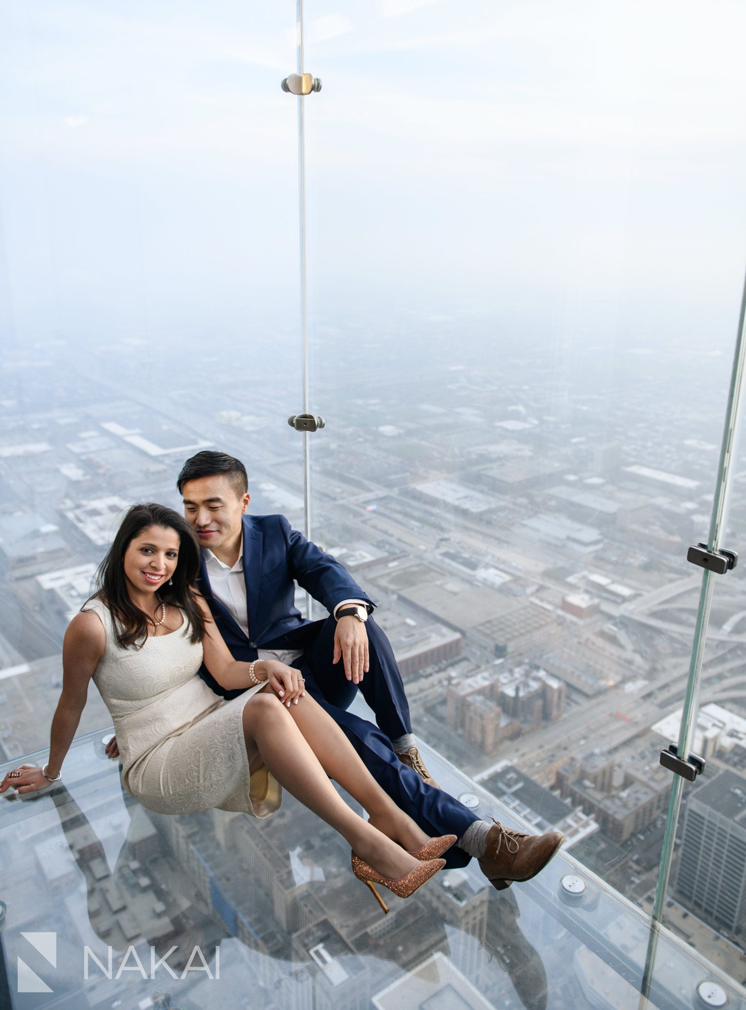 willis tower engagement pictures chicago skydeck