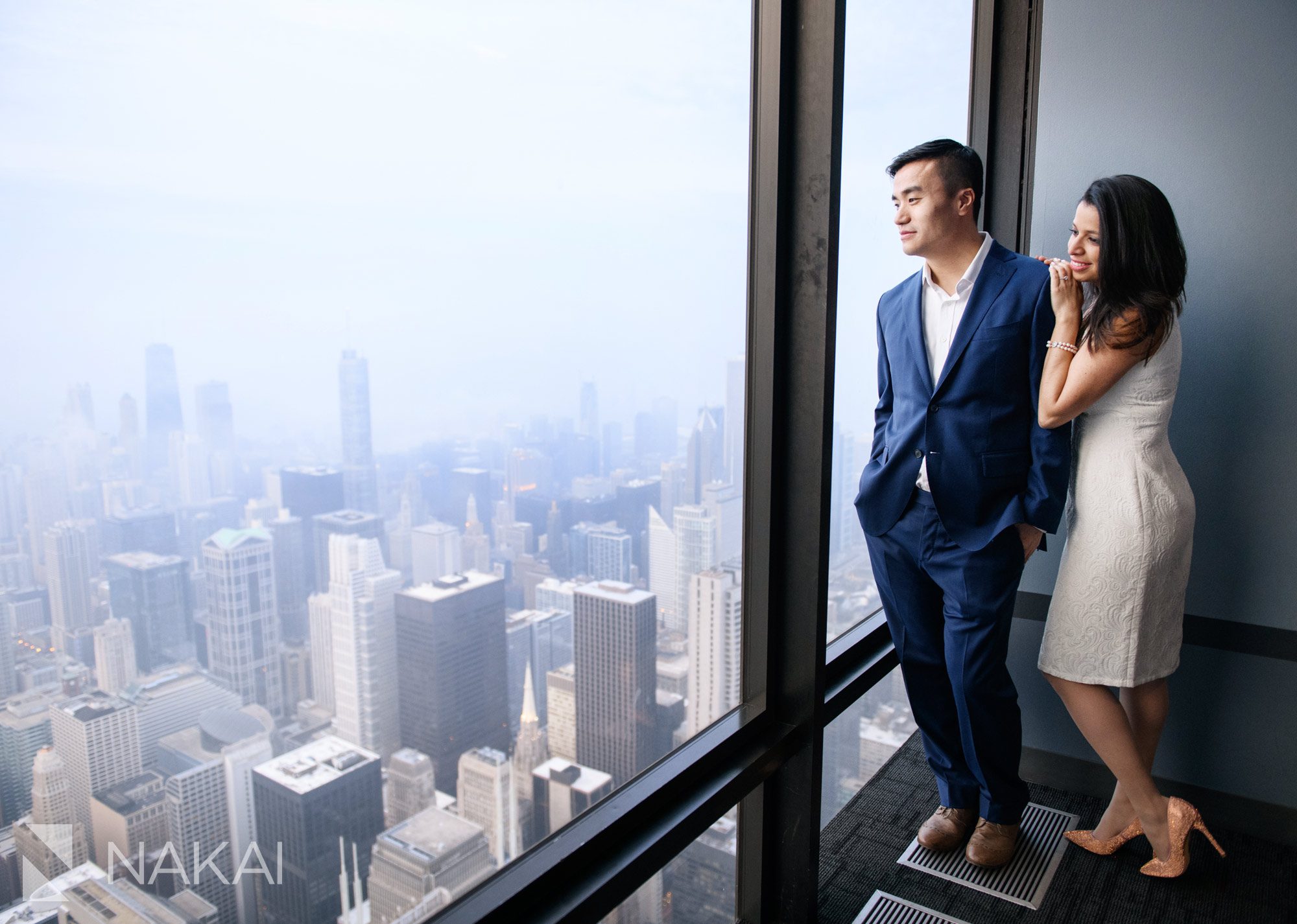 willis tower engagement photos chicago skydeck