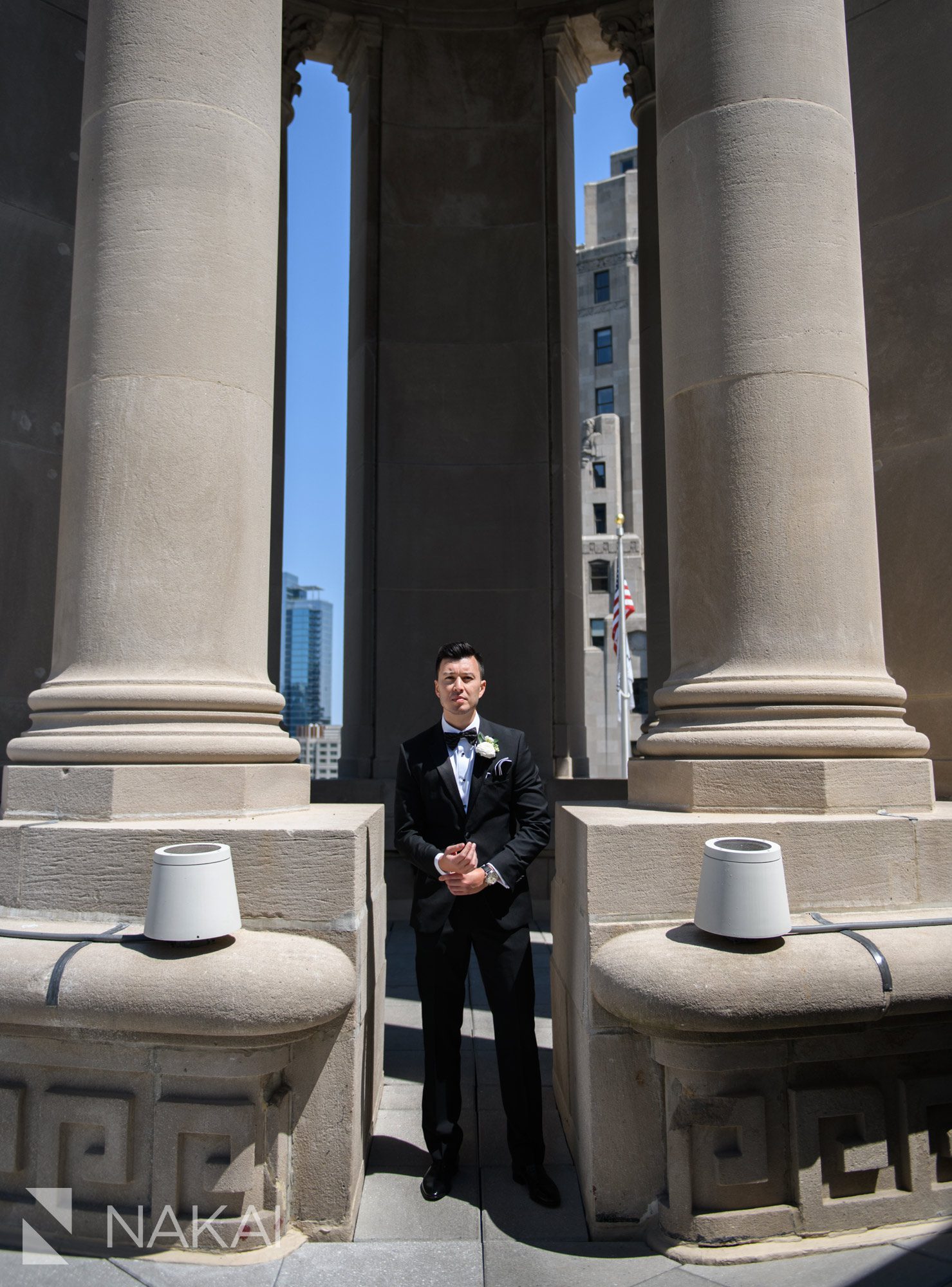londonhouse Chicago wedding picture groom cupola rooftop