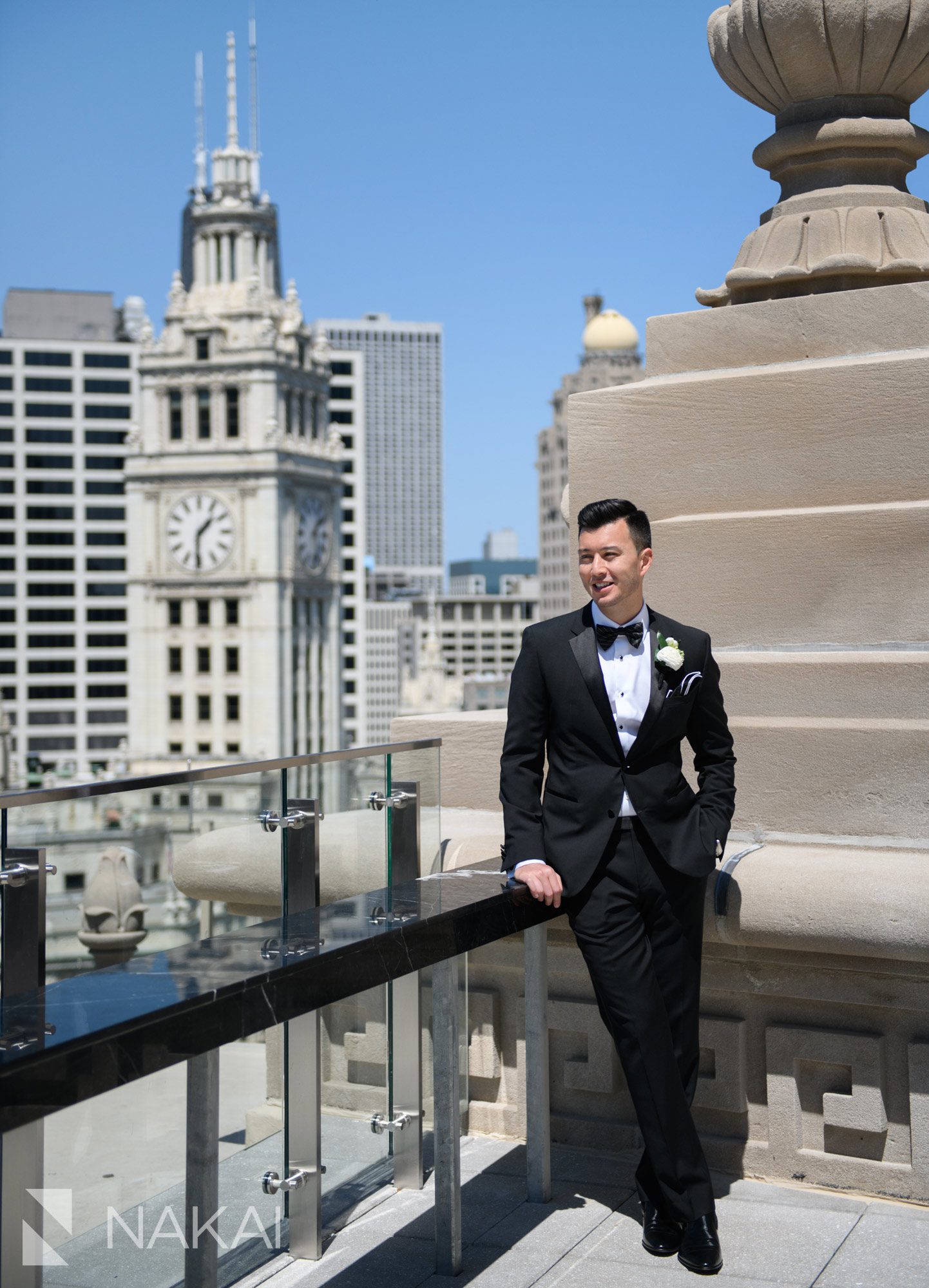 londonhouse Chicago wedding picture groom cupola rooftop