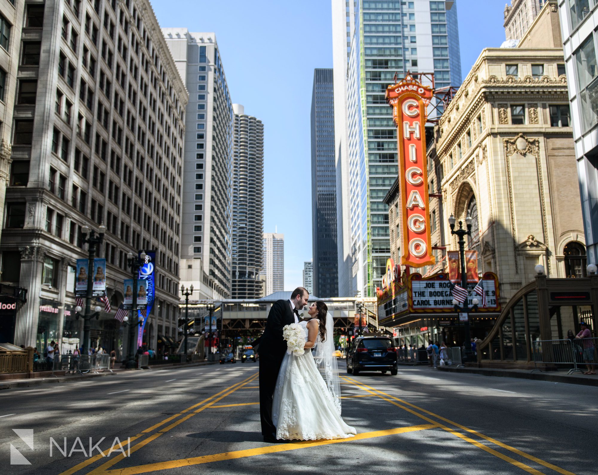 chicago wedding photo locations state street chicago theatre sign marquee