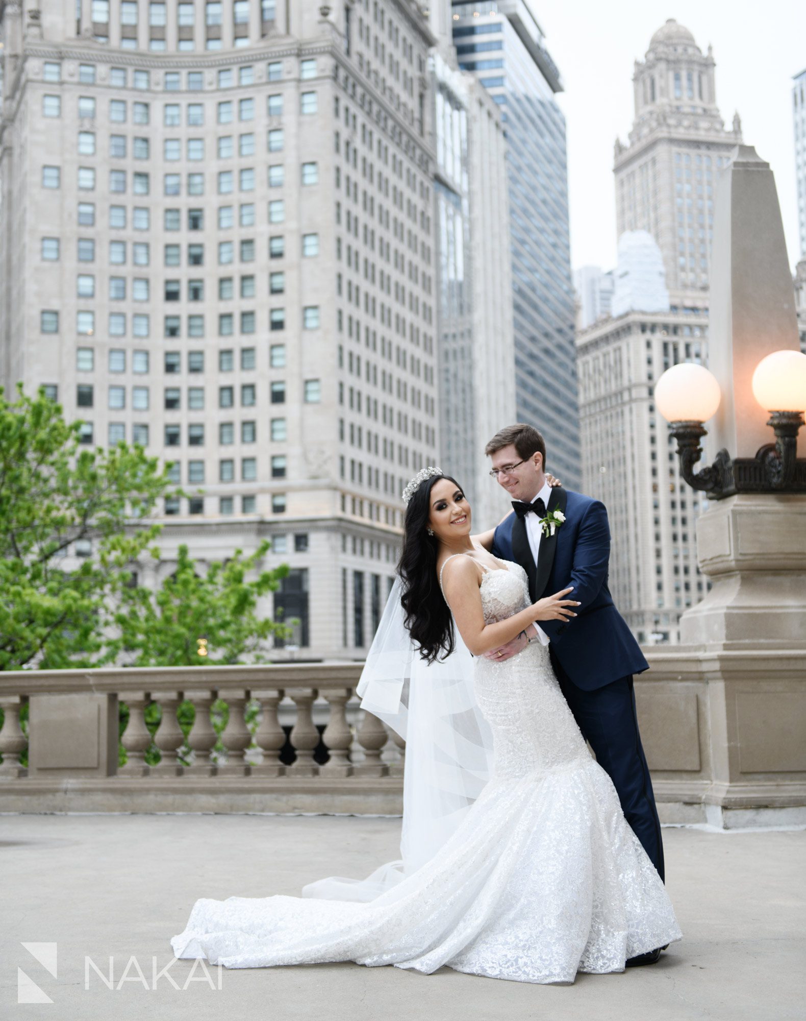 Chicago wedding photographer bride groom Wrigley building