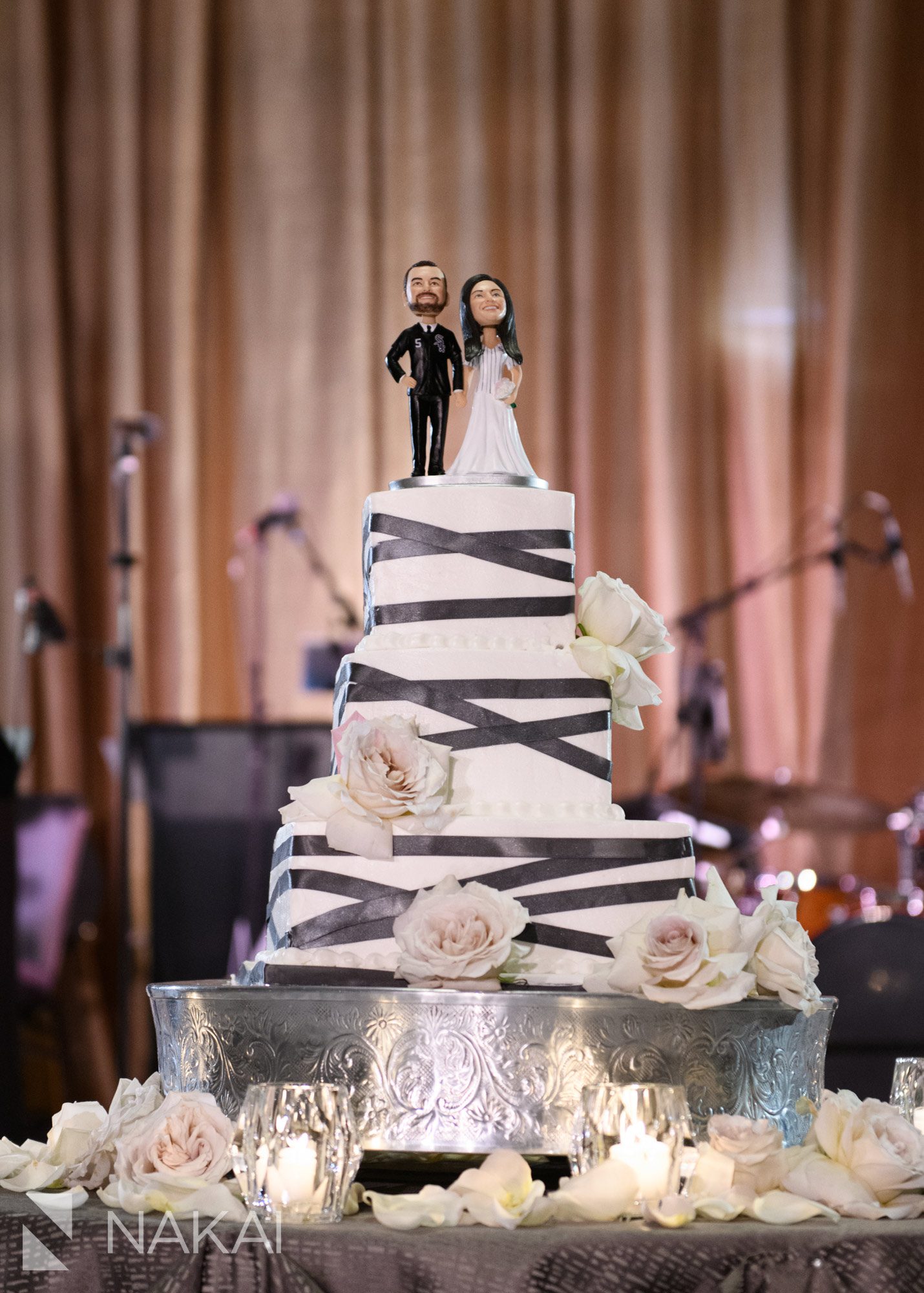 Loews downtown Chicago wedding reception cake 