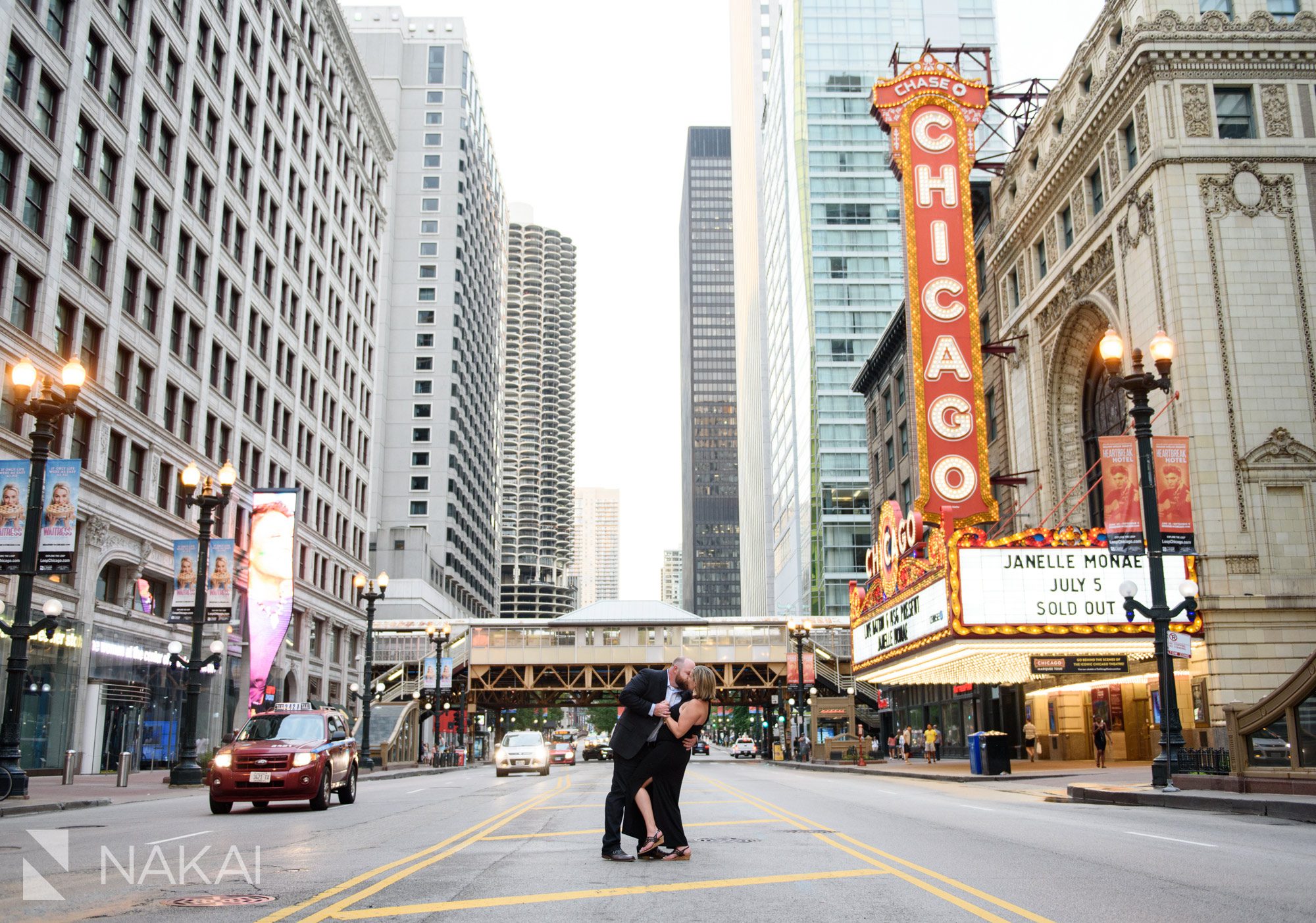 chicago engagement photos theatre state street