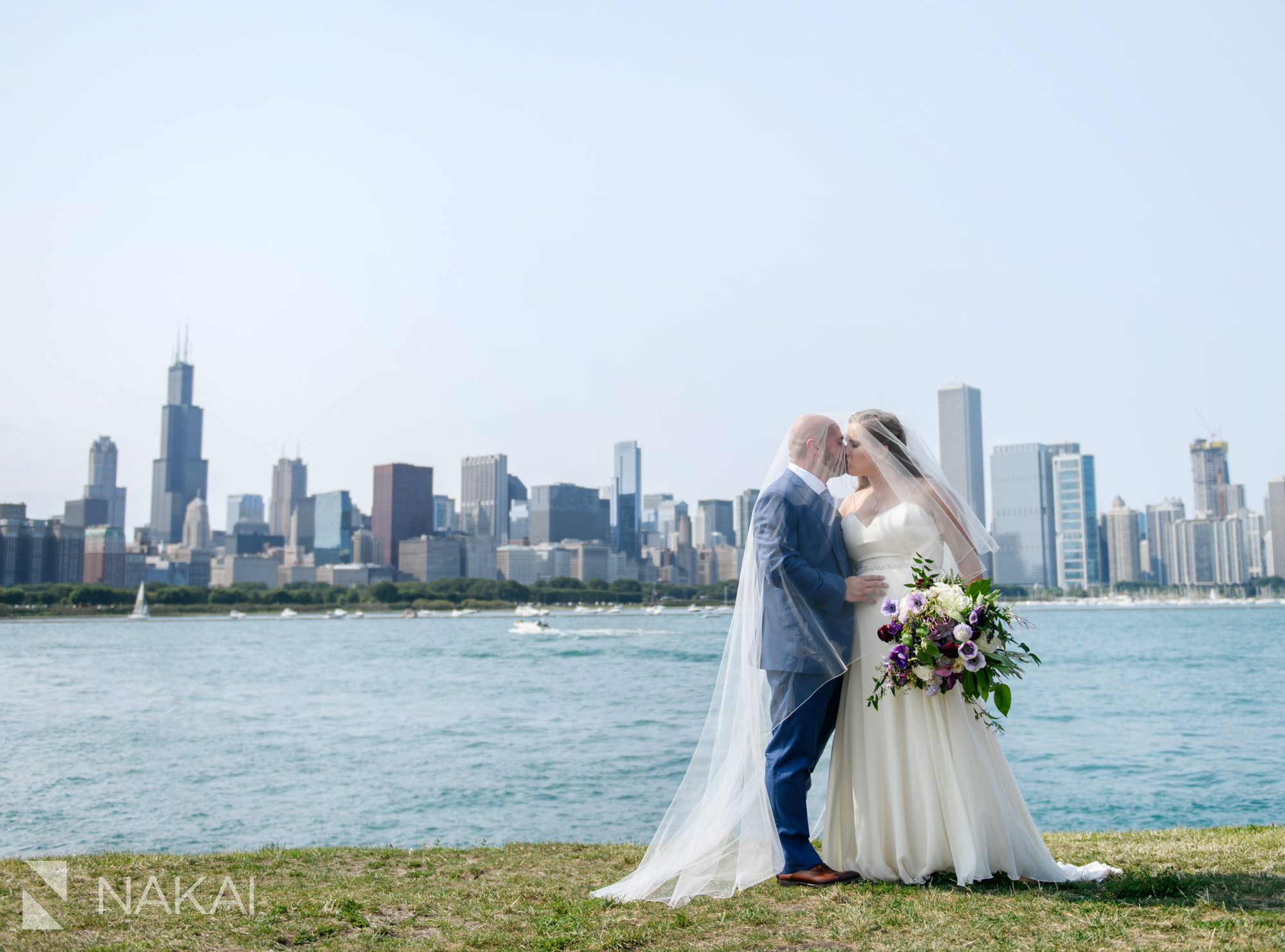chicago skyline wedding photographer bride groom