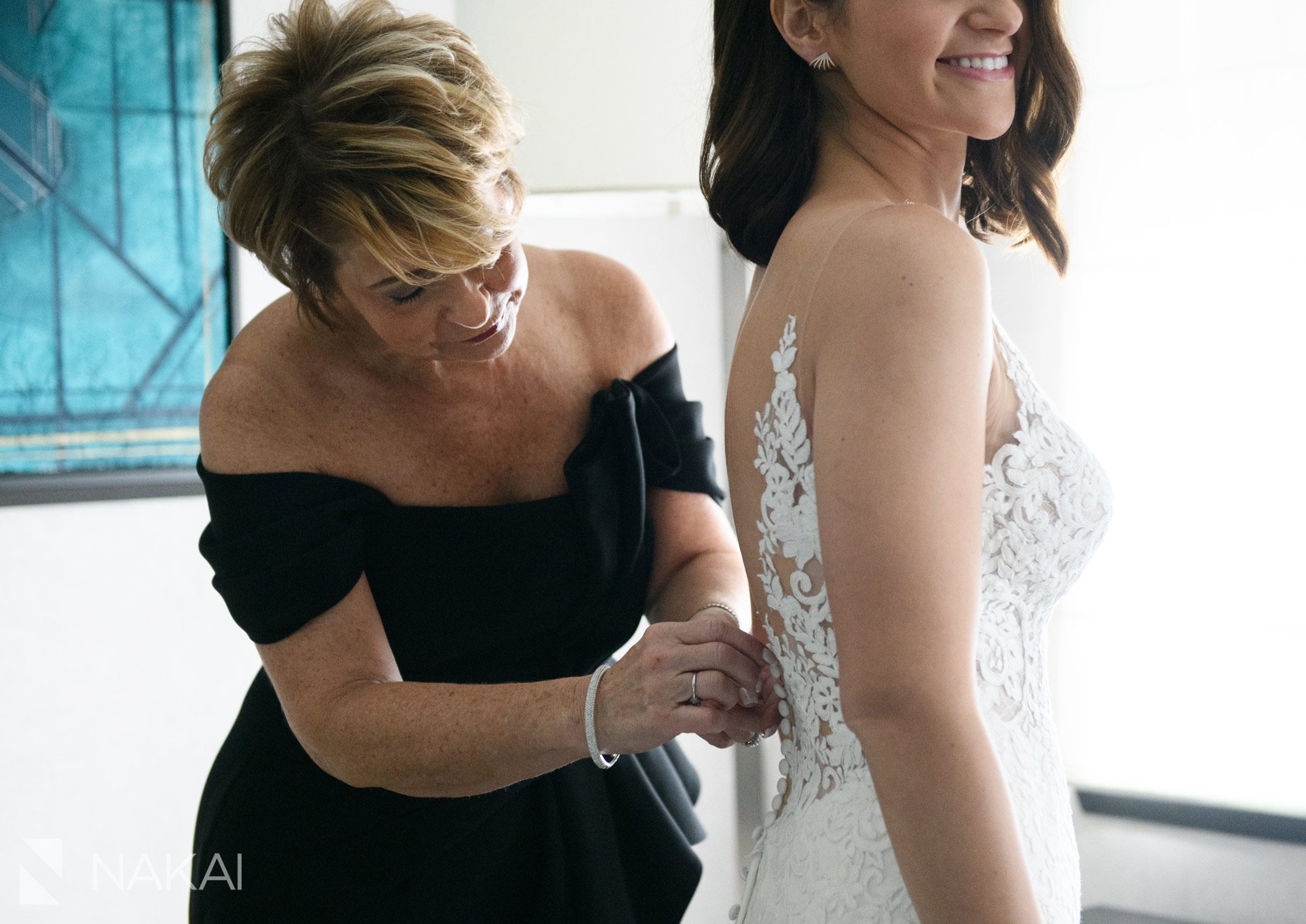 chicago intercontinental magnificent mile wedding photos getting ready