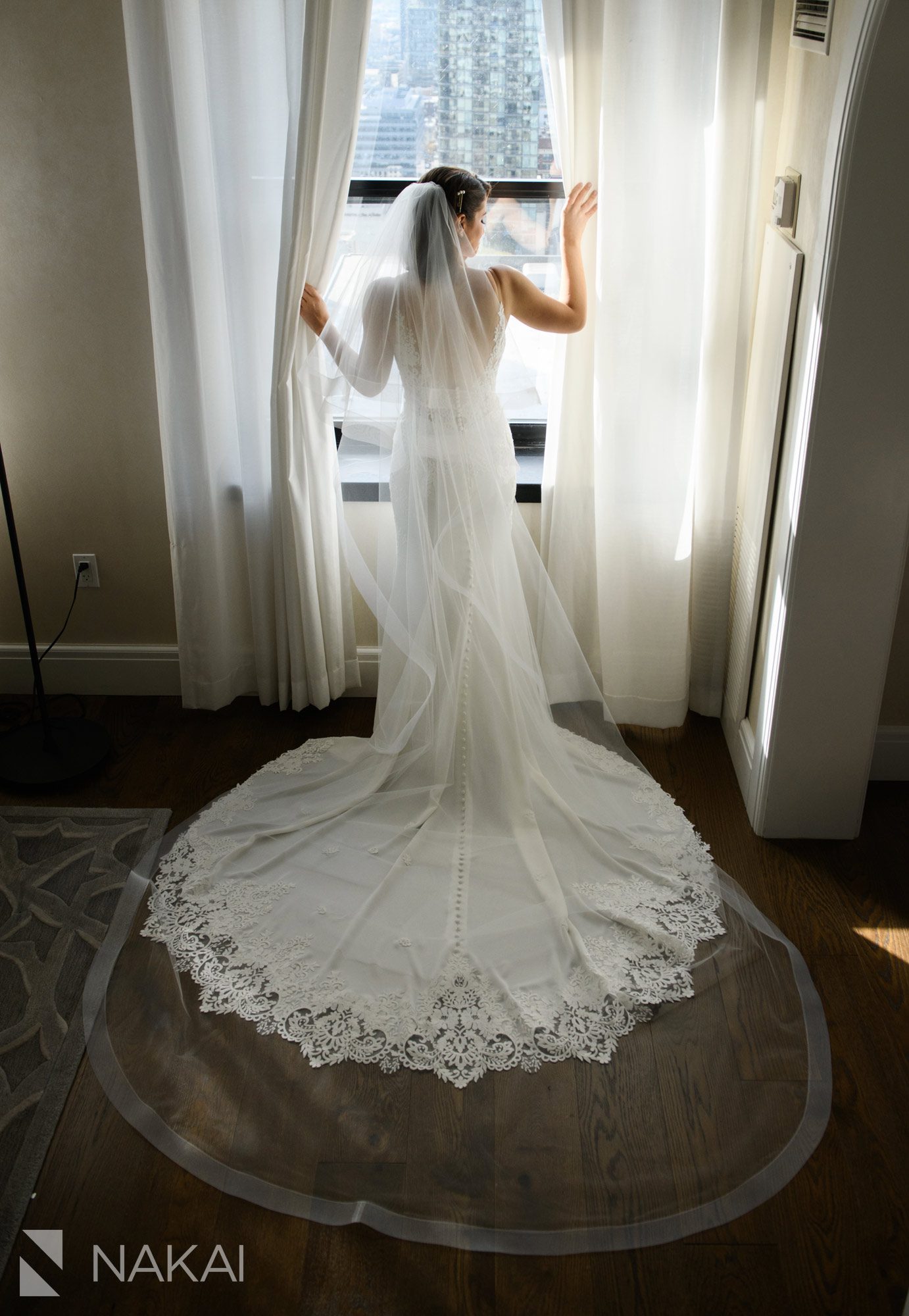 chicago intercontinental magnificent mile wedding pictures bride getting ready