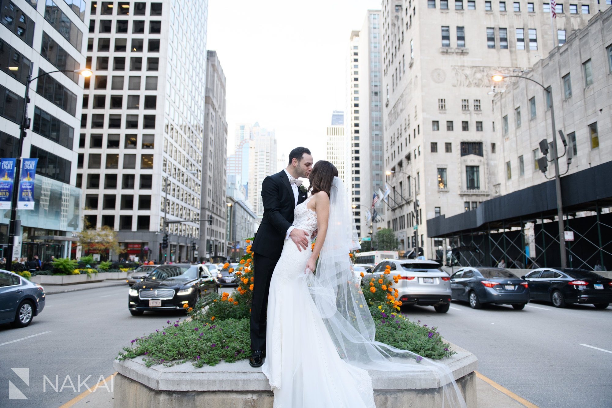 chicago magnificent mile wedding pictures bride groom